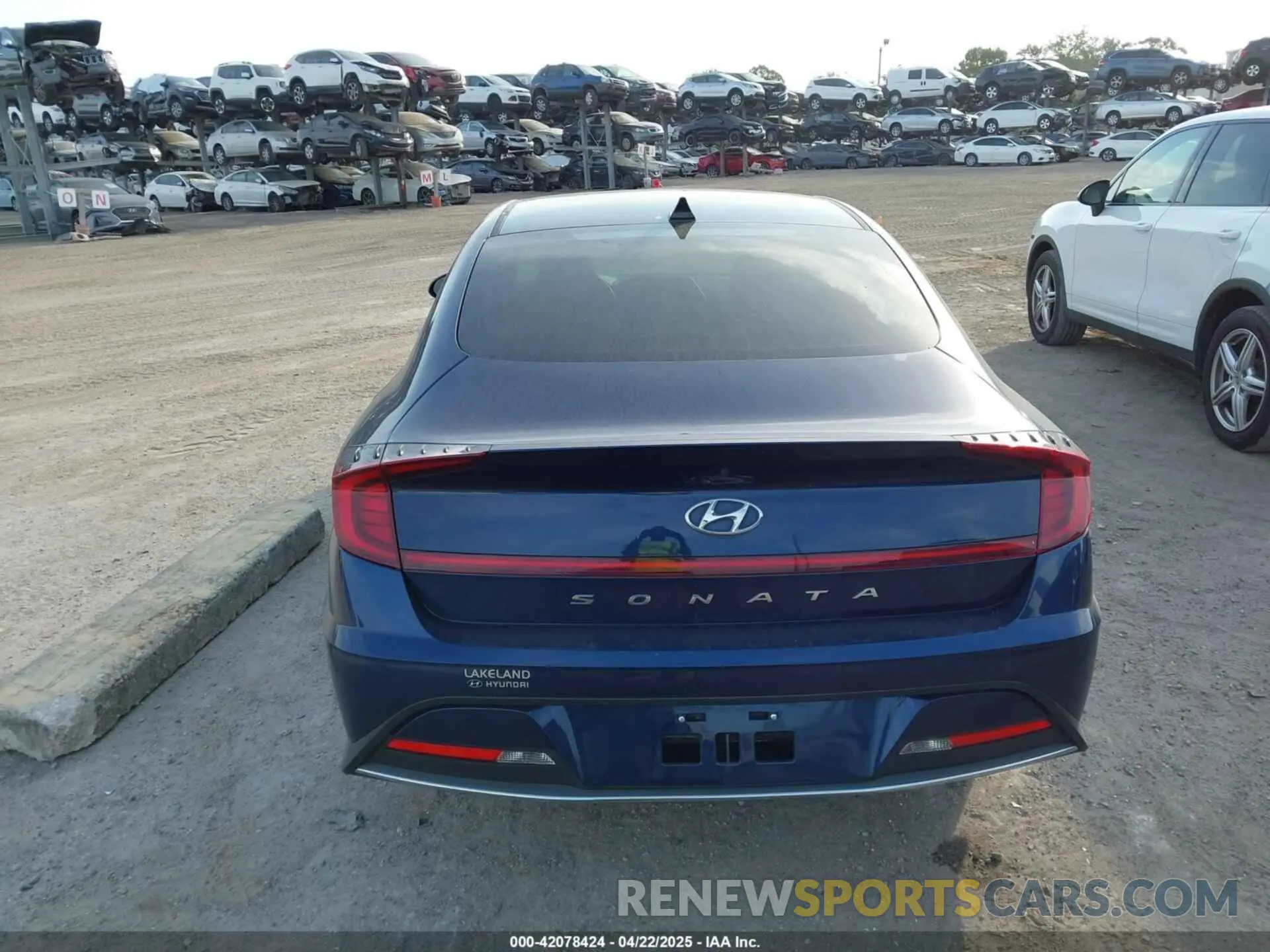 16 Photograph of a damaged car 5NPEG4JA1MH124013 HYUNDAI SONATA 2021