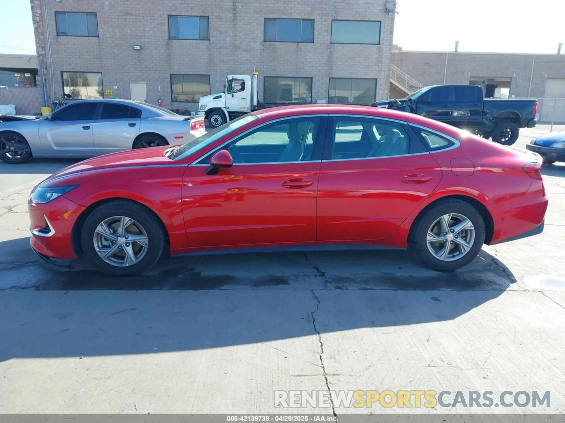 14 Photograph of a damaged car 5NPEG4JA2MH081009 HYUNDAI SONATA 2021