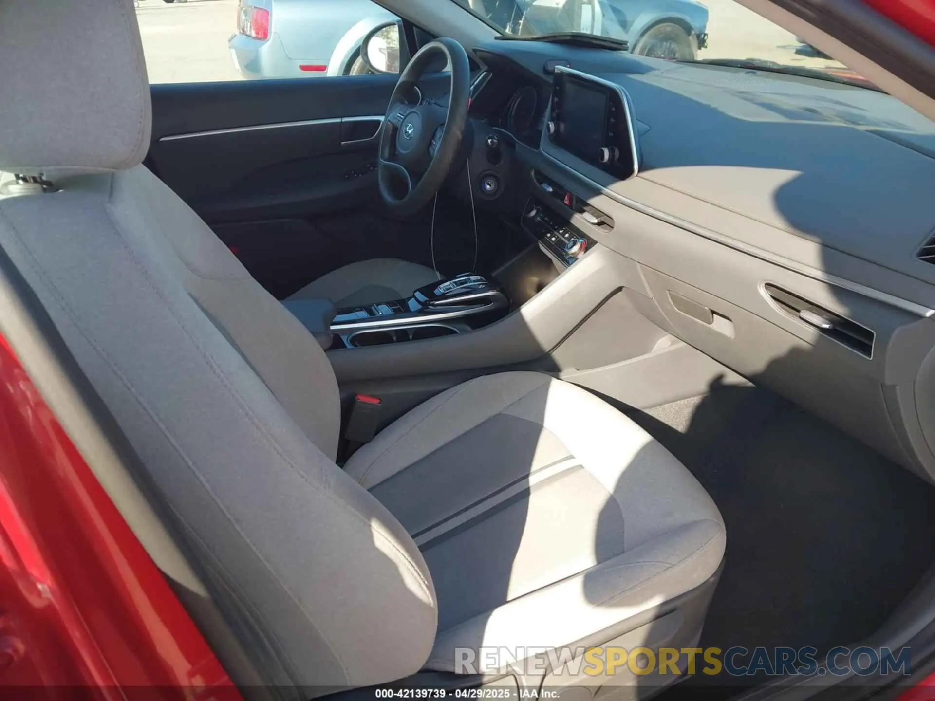 5 Photograph of a damaged car 5NPEG4JA2MH081009 HYUNDAI SONATA 2021