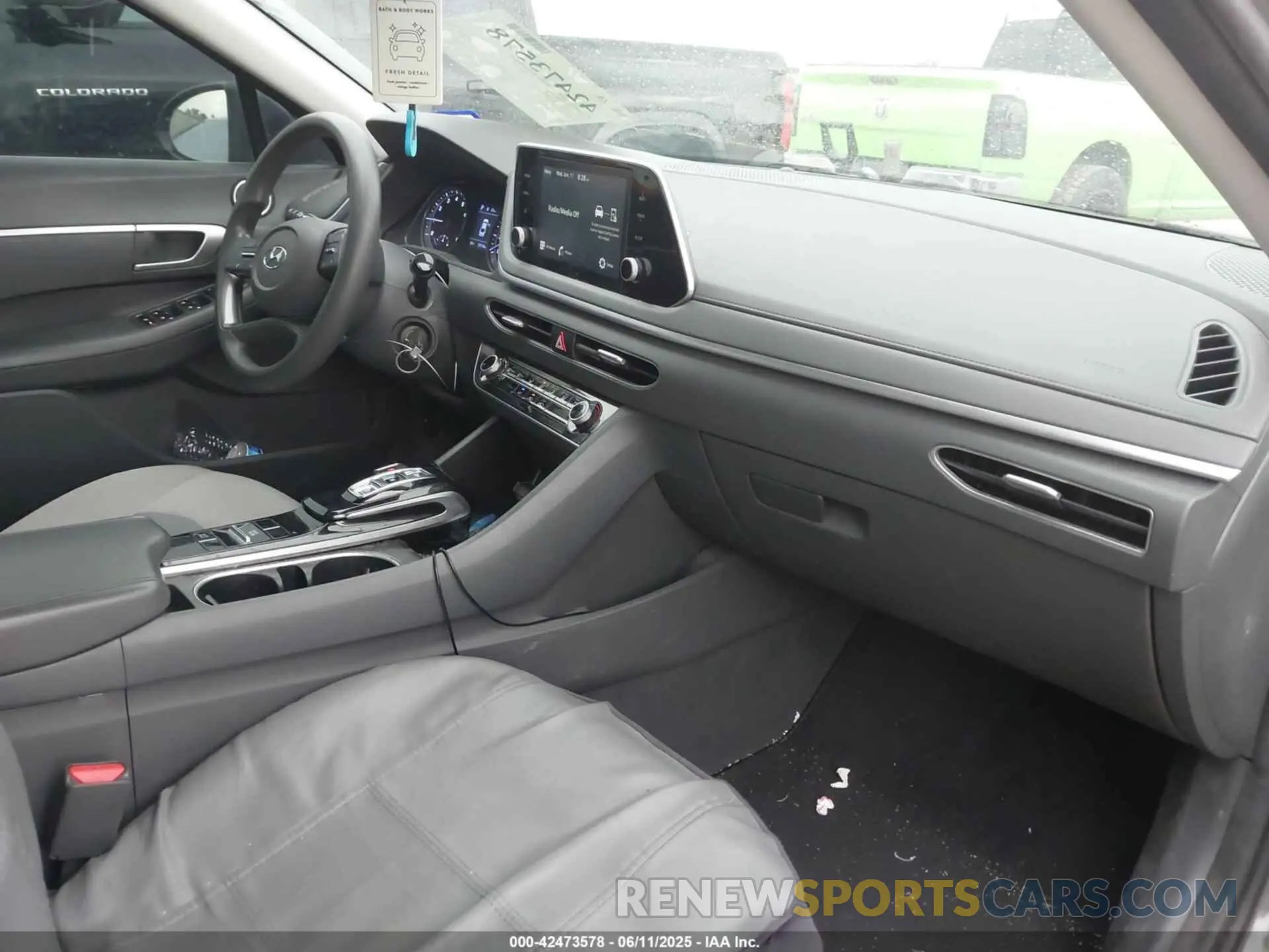 5 Photograph of a damaged car 5NPEG4JA2MH103882 HYUNDAI SONATA 2021