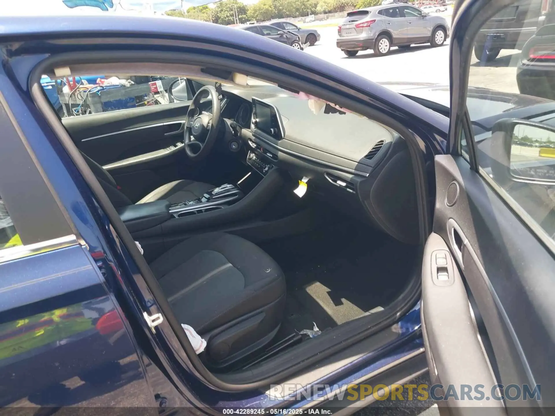 5 Photograph of a damaged car 5NPEG4JA2MH122402 HYUNDAI SONATA 2021