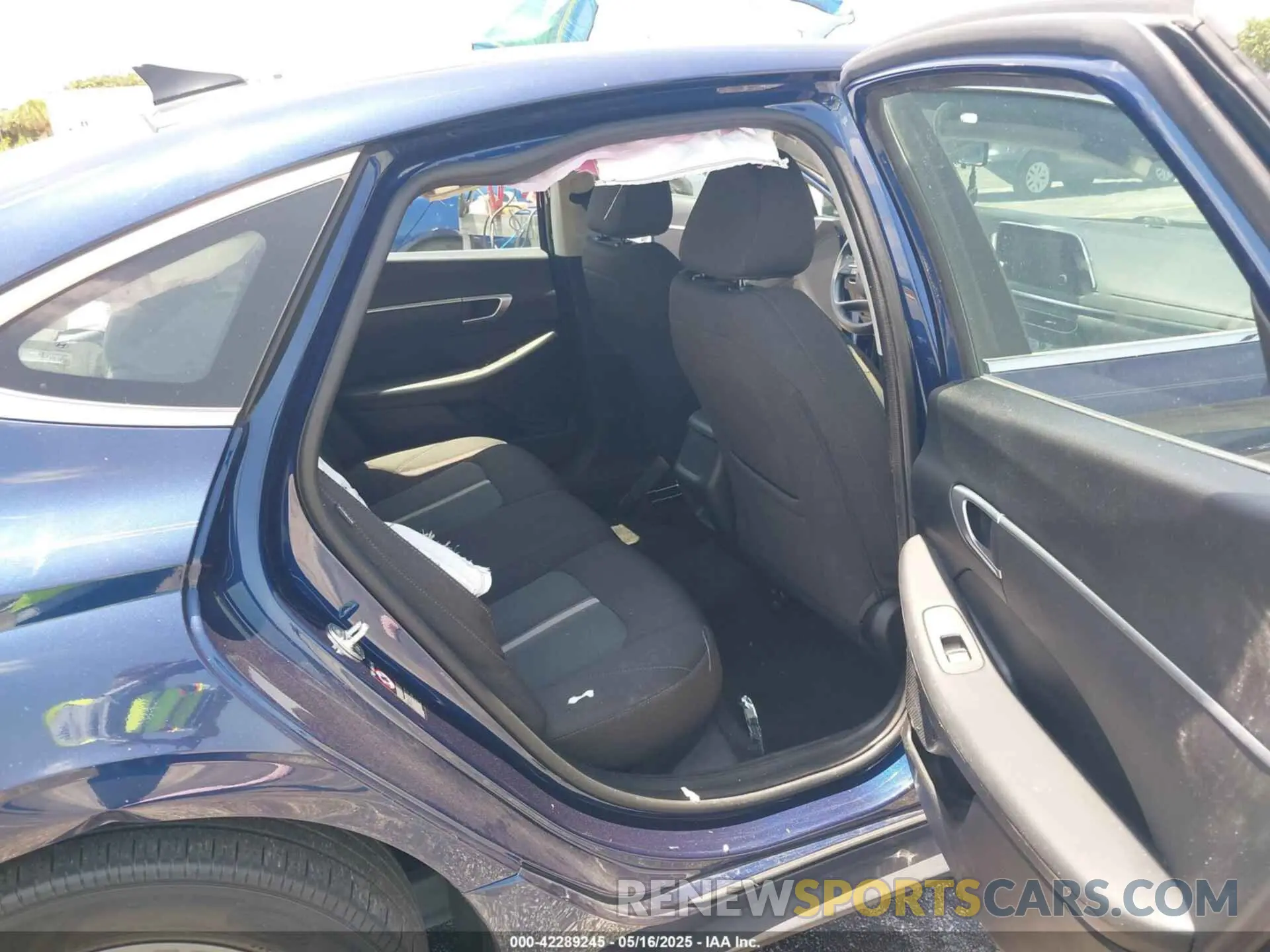 8 Photograph of a damaged car 5NPEG4JA2MH122402 HYUNDAI SONATA 2021