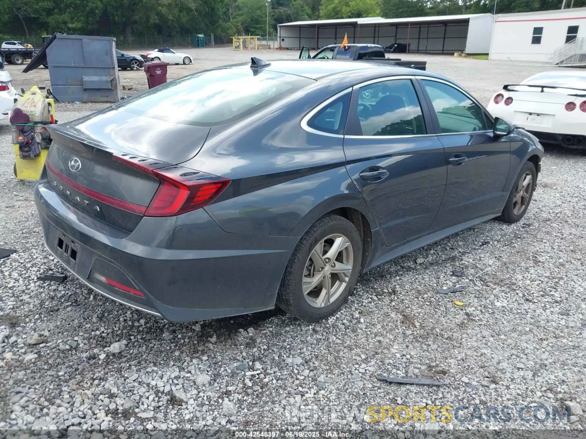 4 Photograph of a damaged car 5NPEG4JA2MH124442 HYUNDAI SONATA 2021