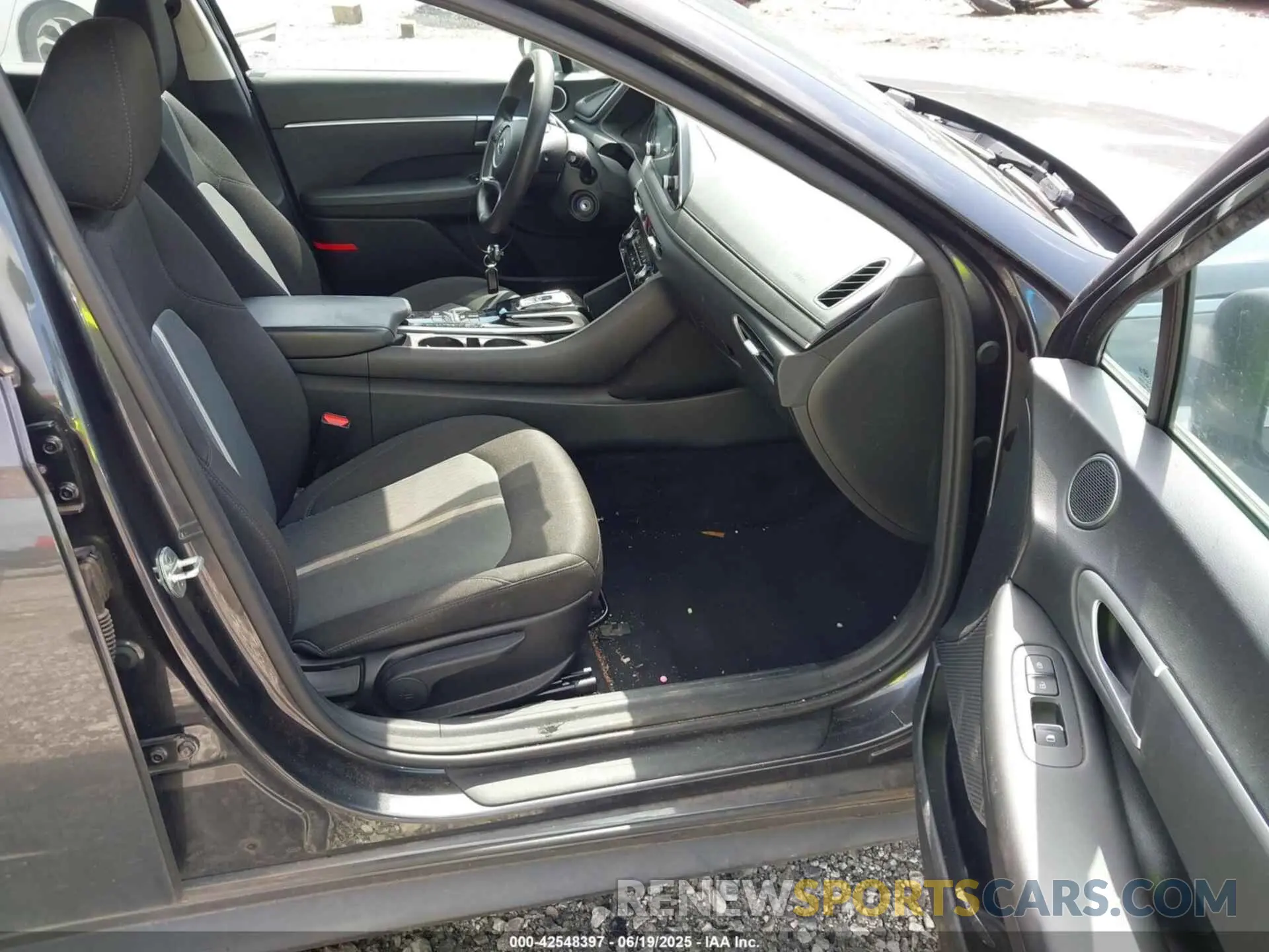 5 Photograph of a damaged car 5NPEG4JA2MH124442 HYUNDAI SONATA 2021