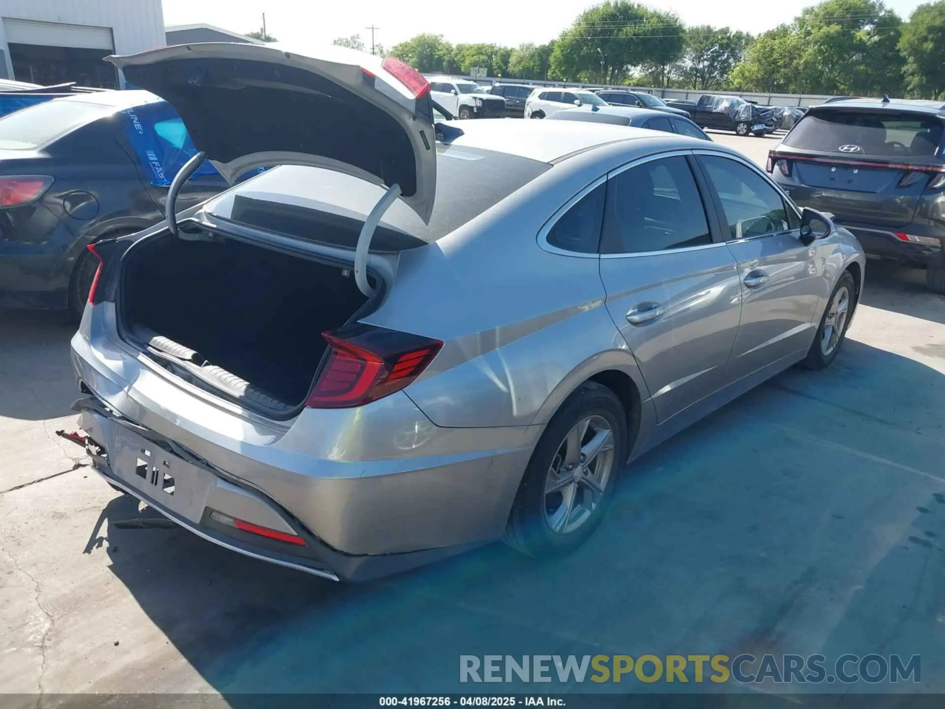 4 Photograph of a damaged car 5NPEG4JA3MH093735 HYUNDAI SONATA 2021