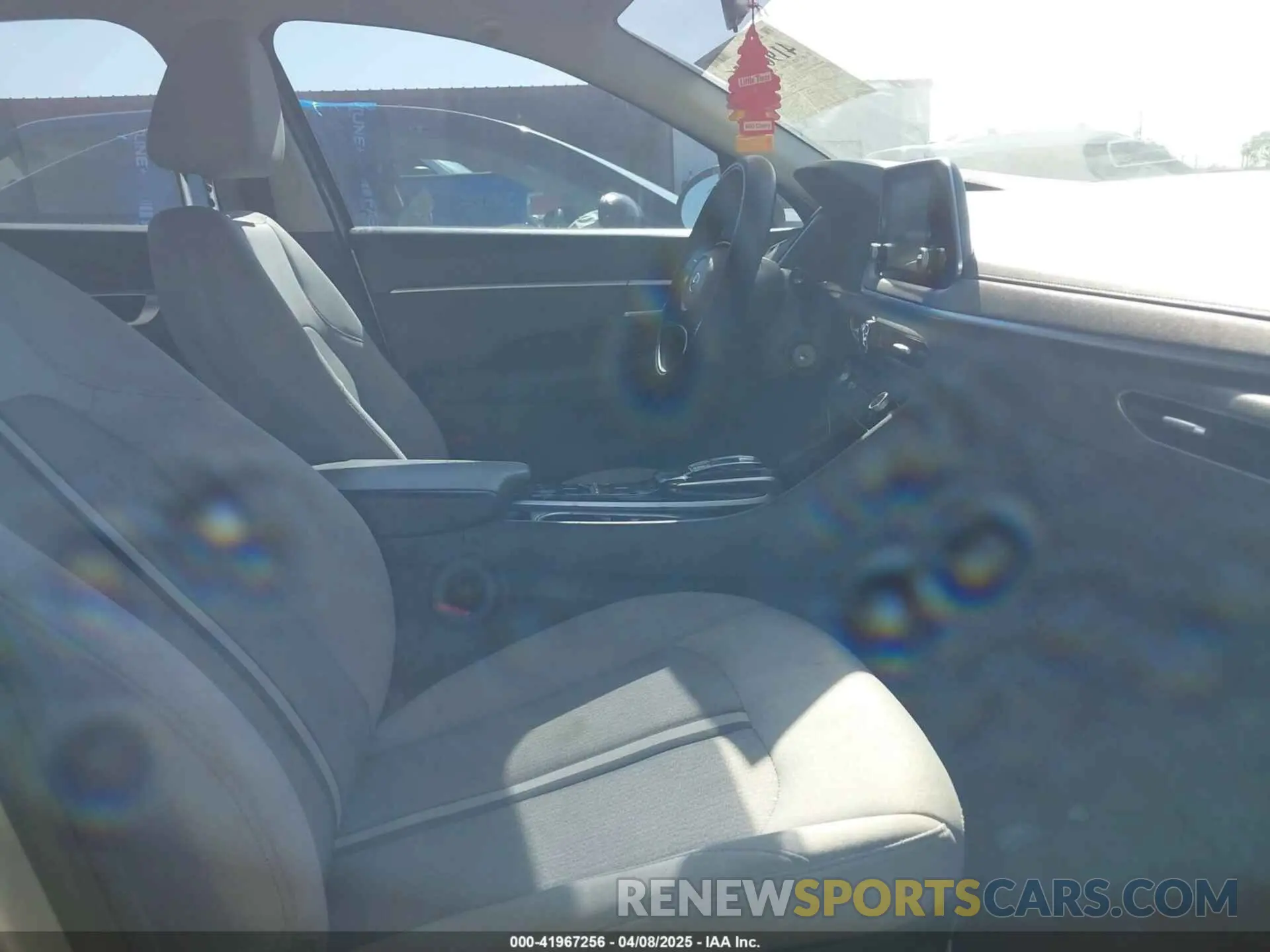 5 Photograph of a damaged car 5NPEG4JA3MH093735 HYUNDAI SONATA 2021