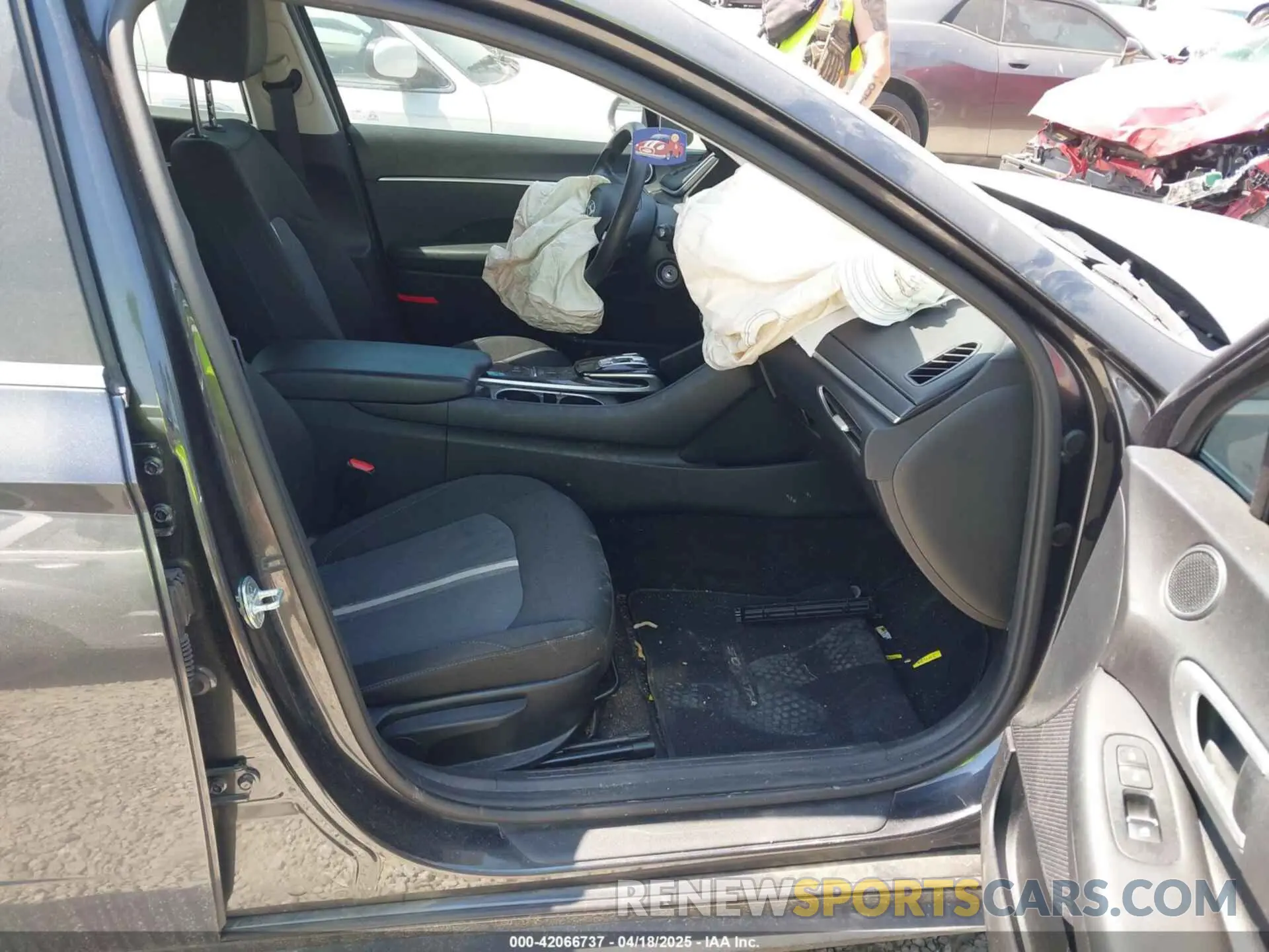 5 Photograph of a damaged car 5NPEG4JA3MH117824 HYUNDAI SONATA 2021