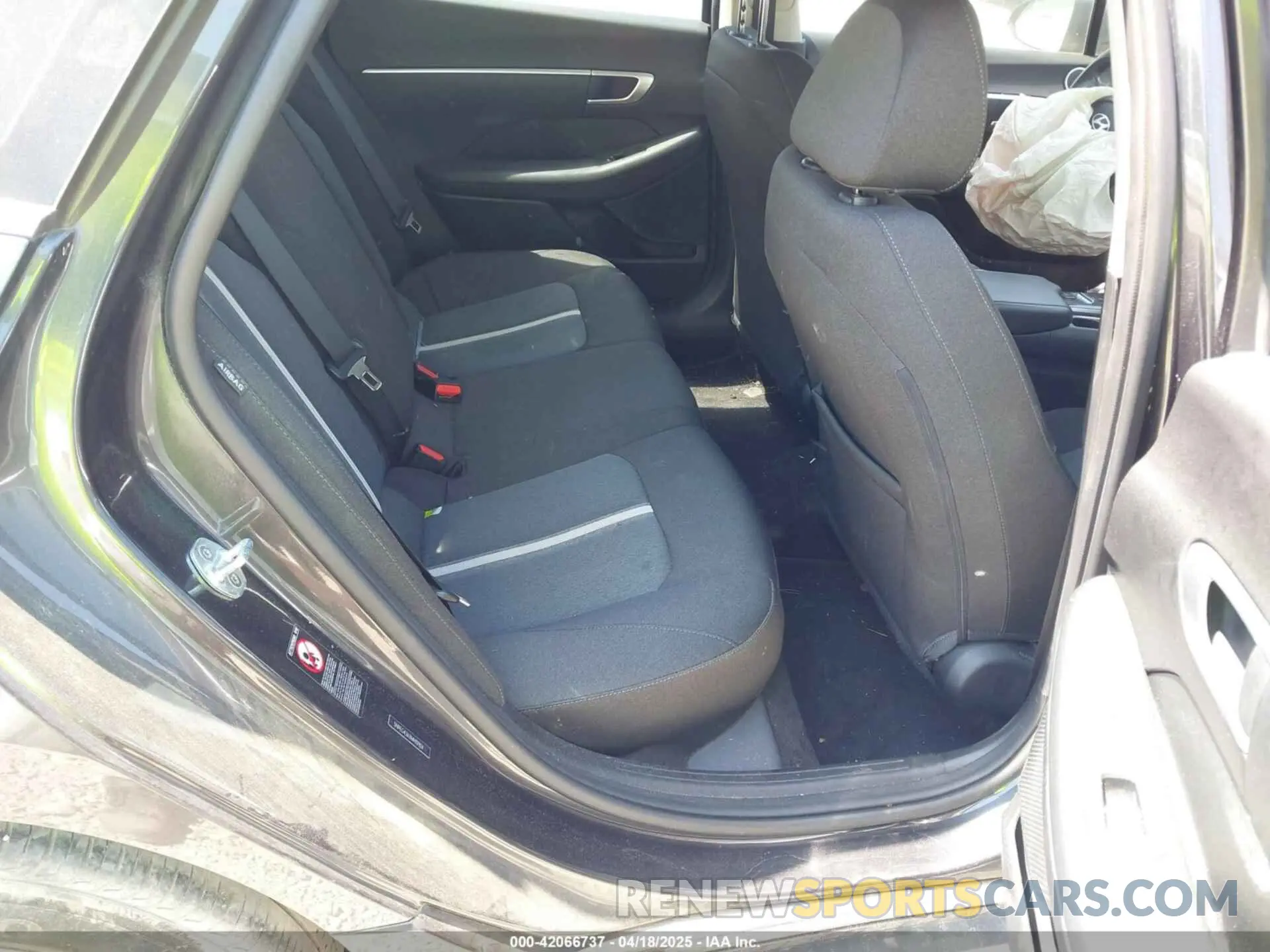 8 Photograph of a damaged car 5NPEG4JA3MH117824 HYUNDAI SONATA 2021