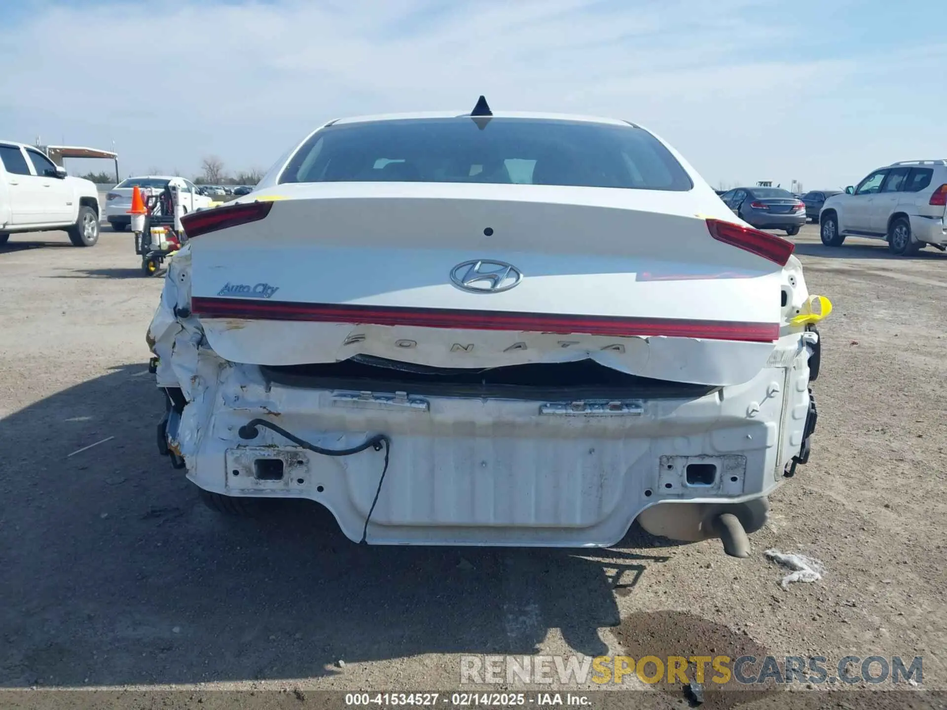 17 Photograph of a damaged car 5NPEG4JA4MH077141 HYUNDAI SONATA 2021