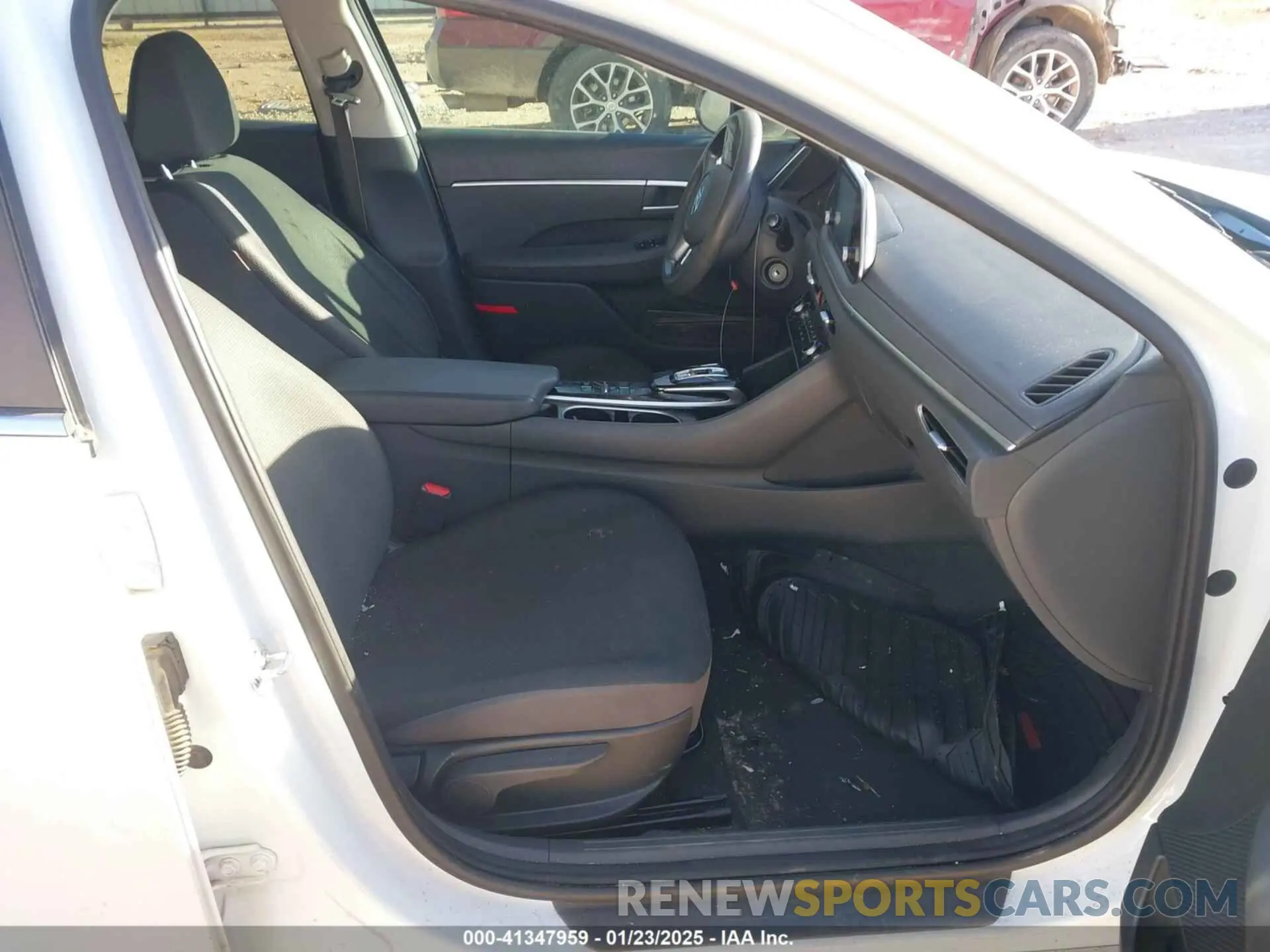 5 Photograph of a damaged car 5NPEG4JA4MH113085 HYUNDAI SONATA 2021