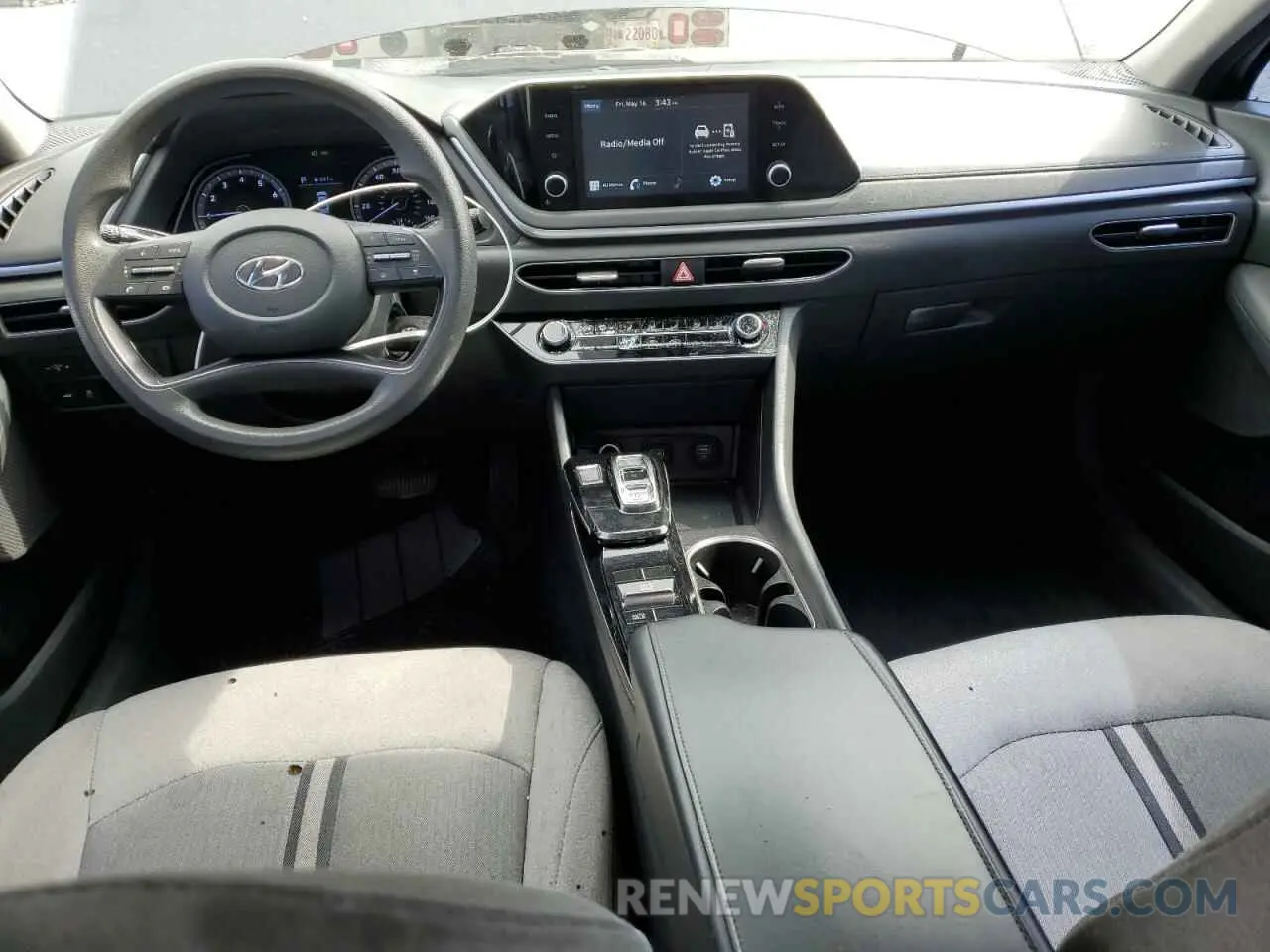 8 Photograph of a damaged car 5NPEG4JA4MH115726 HYUNDAI SONATA 2021