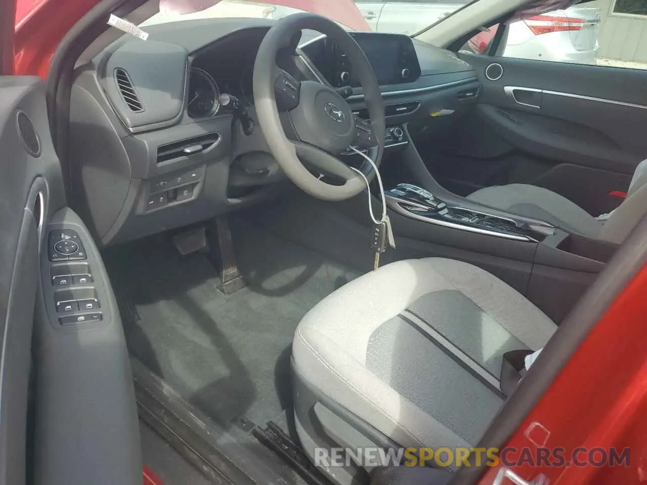 8 Photograph of a damaged car 5NPEG4JA4MH117847 HYUNDAI SONATA 2021