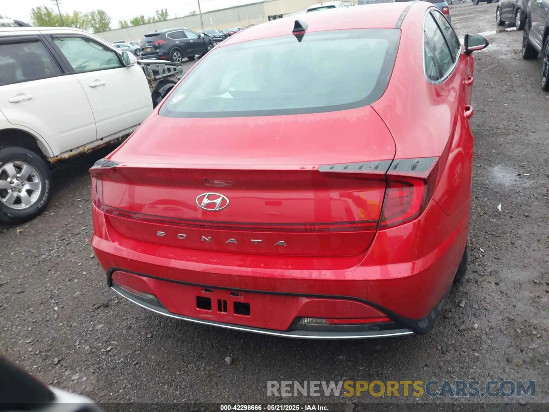 16 Photograph of a damaged car 5NPEG4JA5MH085121 HYUNDAI SONATA 2021