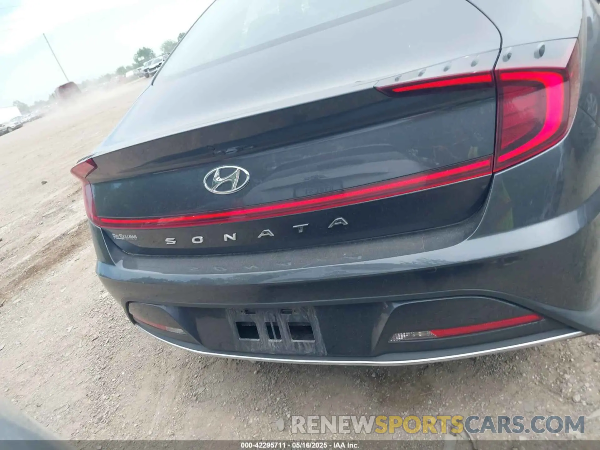 16 Photograph of a damaged car 5NPEG4JA5MH097172 HYUNDAI SONATA 2021
