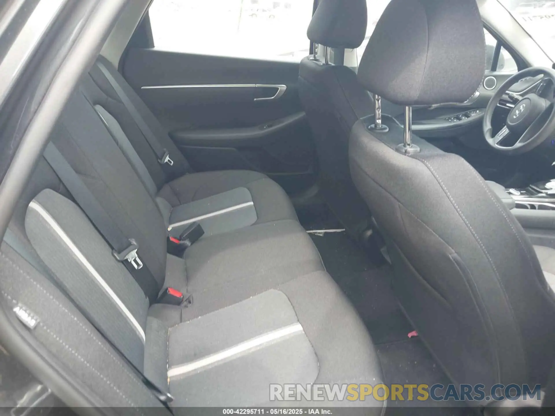 8 Photograph of a damaged car 5NPEG4JA5MH097172 HYUNDAI SONATA 2021