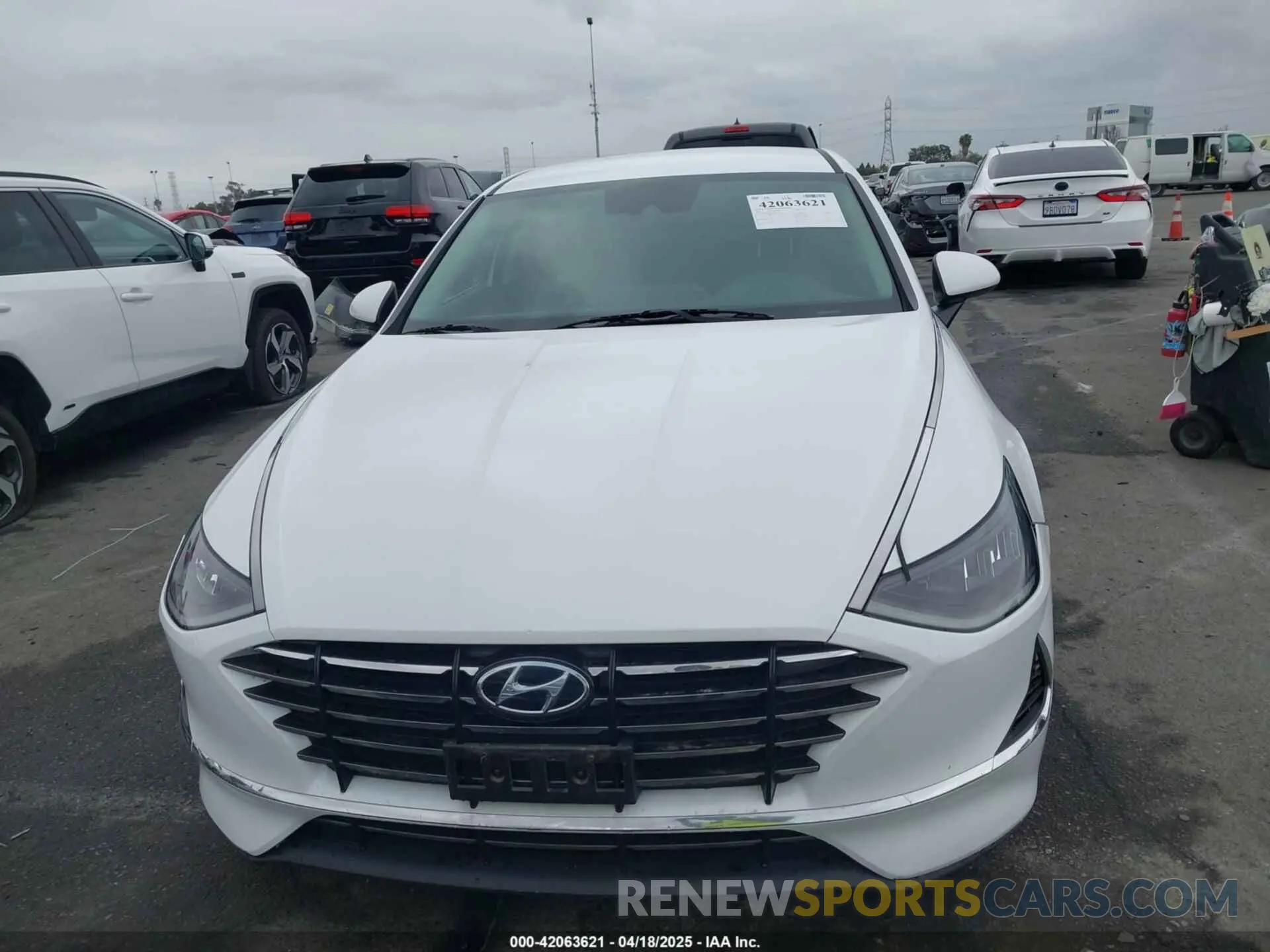 12 Photograph of a damaged car 5NPEG4JA5MH100572 HYUNDAI SONATA 2021