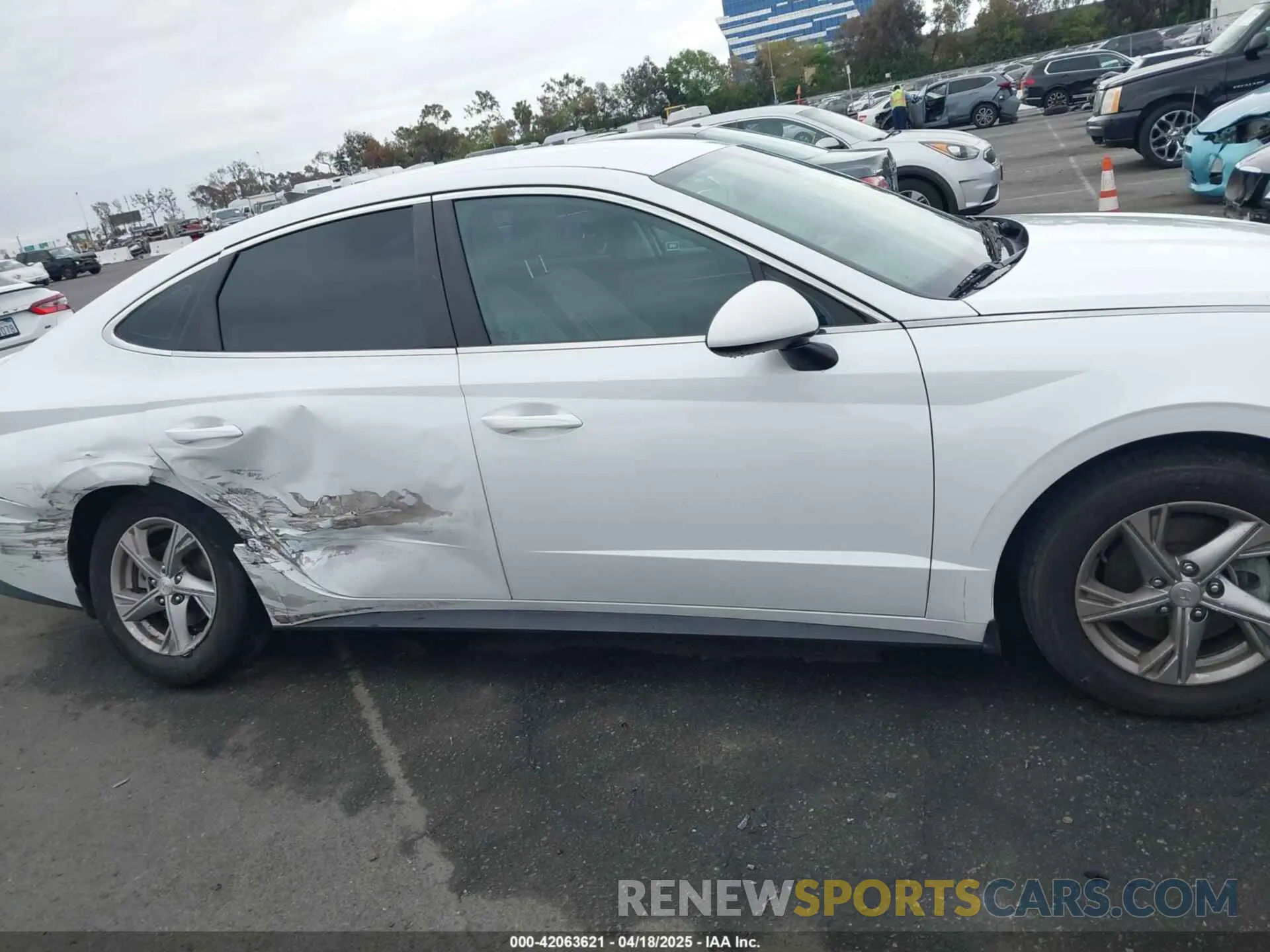 13 Photograph of a damaged car 5NPEG4JA5MH100572 HYUNDAI SONATA 2021