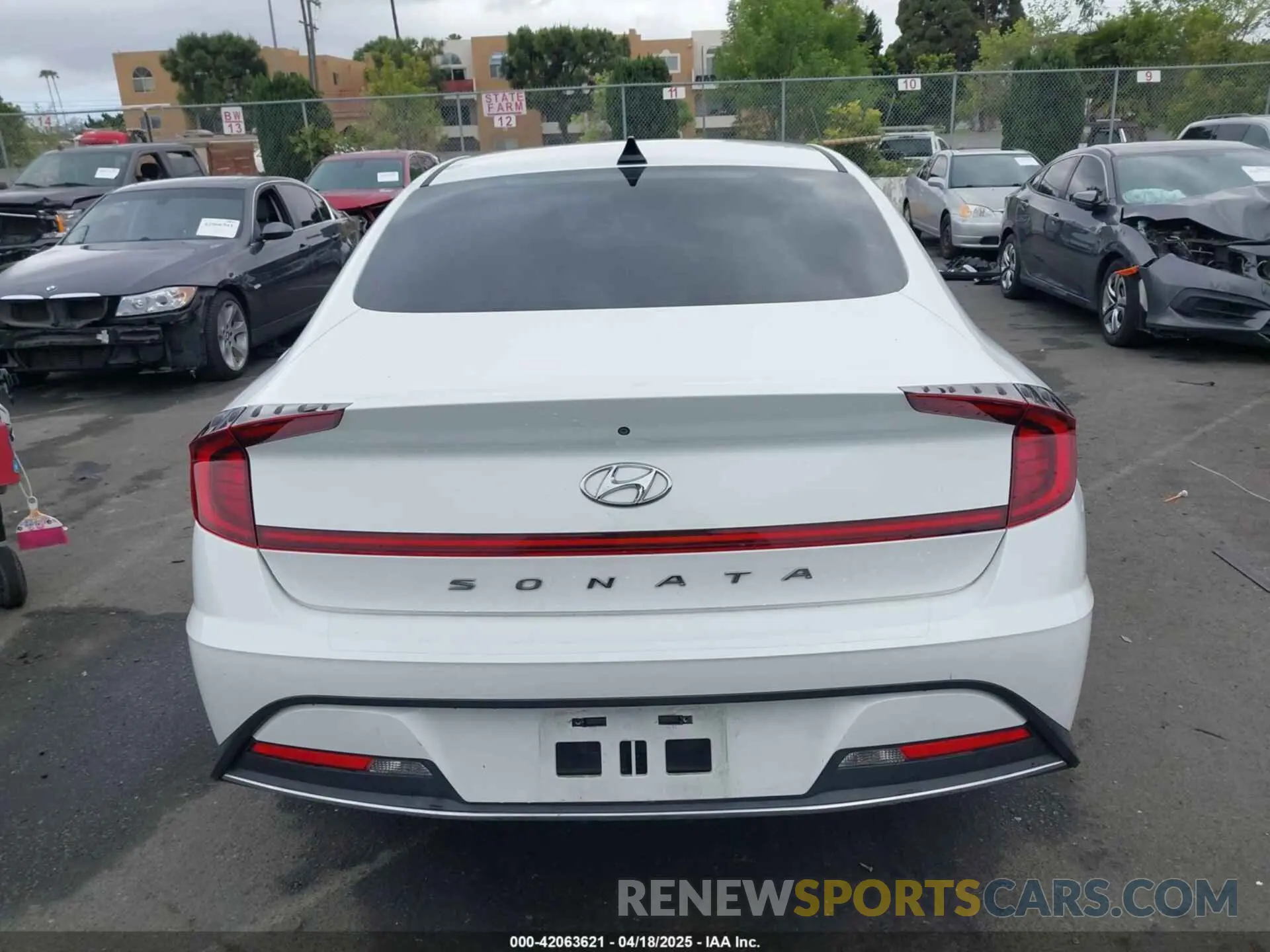 16 Photograph of a damaged car 5NPEG4JA5MH100572 HYUNDAI SONATA 2021