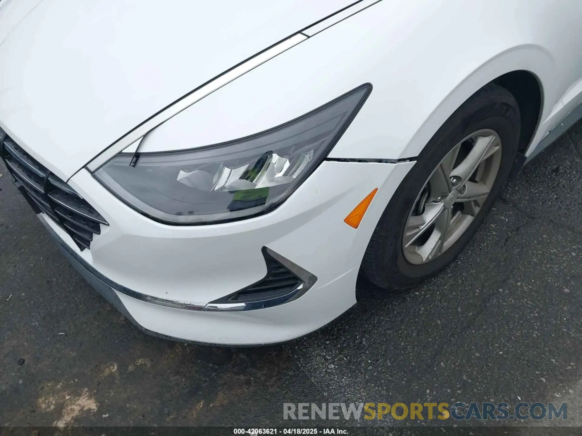 18 Photograph of a damaged car 5NPEG4JA5MH100572 HYUNDAI SONATA 2021