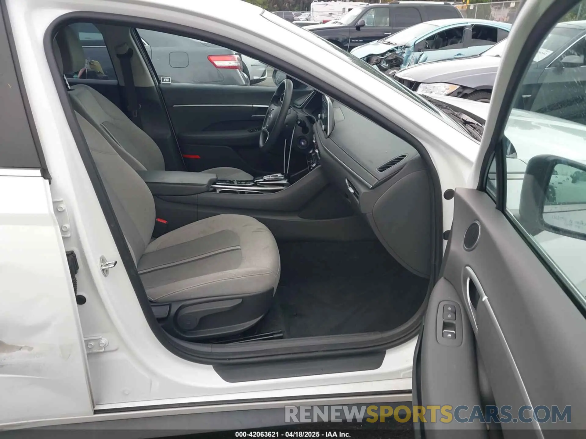 5 Photograph of a damaged car 5NPEG4JA5MH100572 HYUNDAI SONATA 2021
