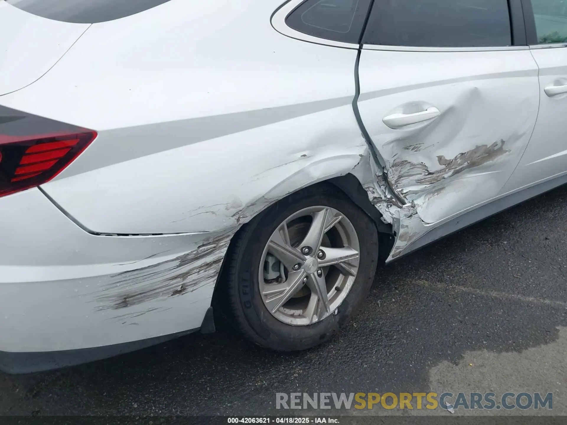 6 Photograph of a damaged car 5NPEG4JA5MH100572 HYUNDAI SONATA 2021