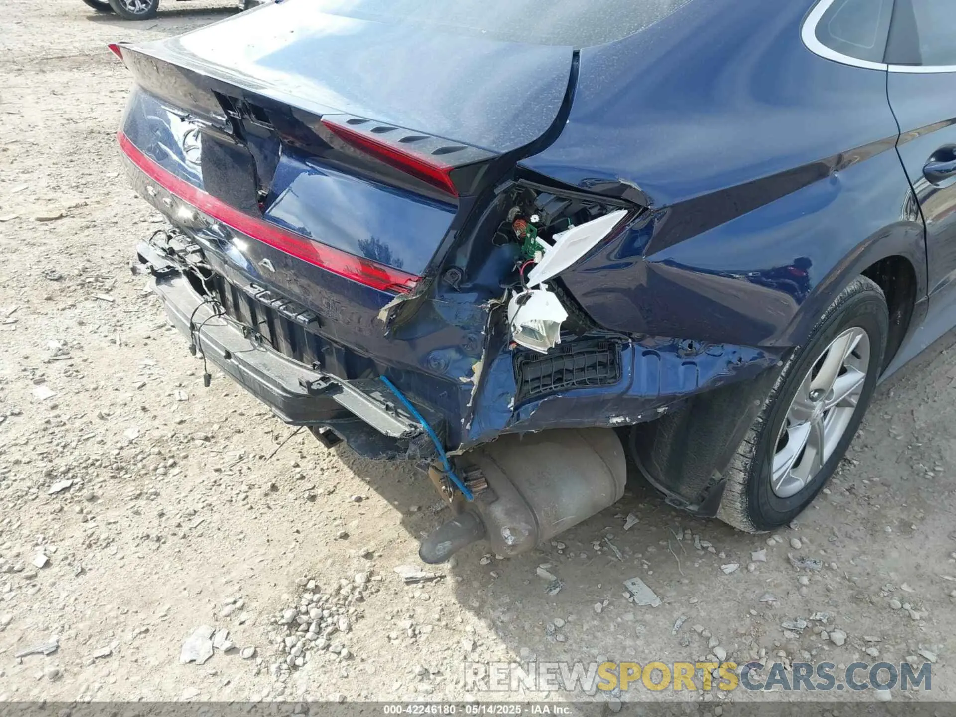 18 Photograph of a damaged car 5NPEG4JA5MH116450 HYUNDAI SONATA 2021