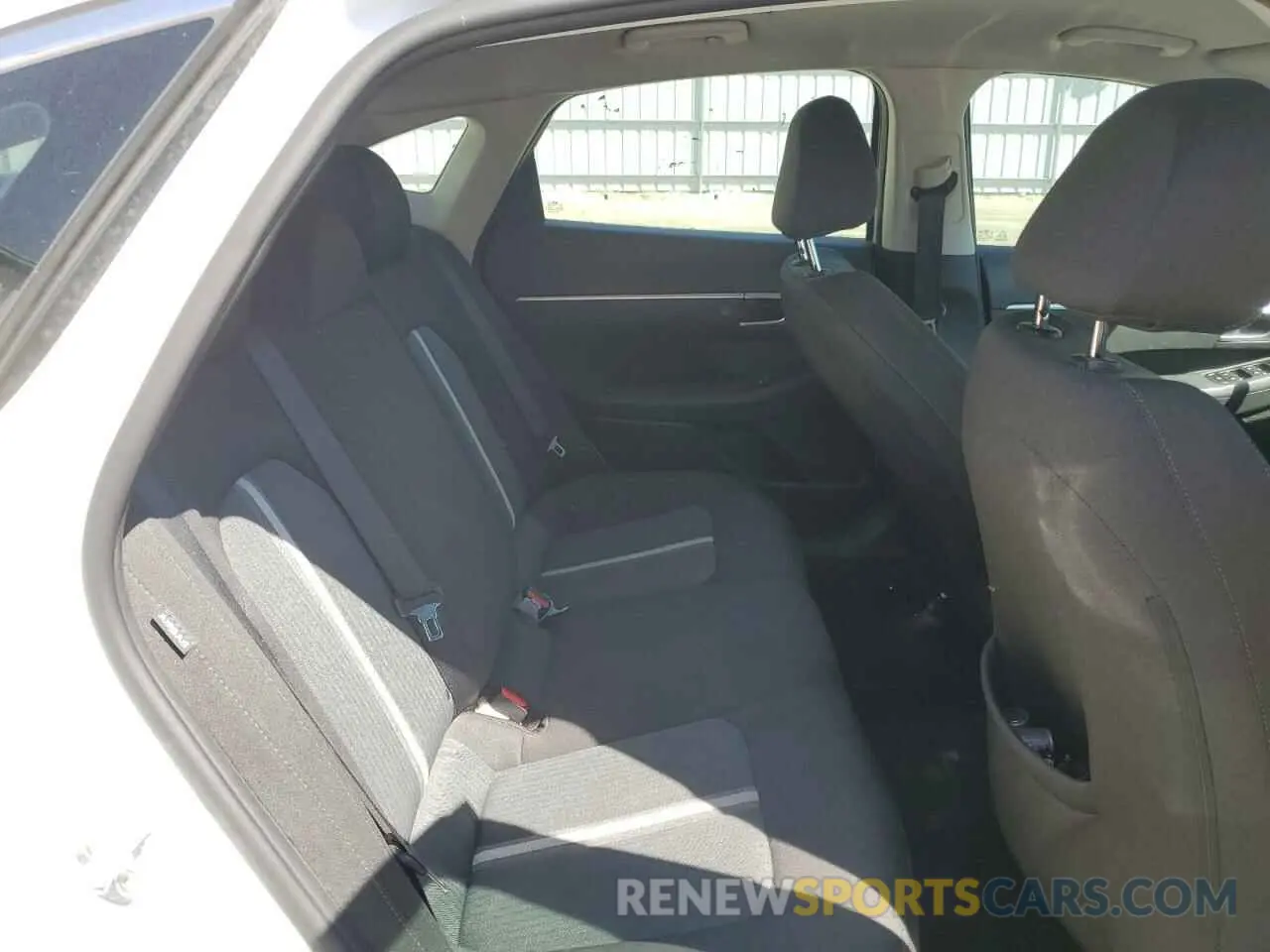 11 Photograph of a damaged car 5NPEG4JA5MH120563 HYUNDAI SONATA 2021