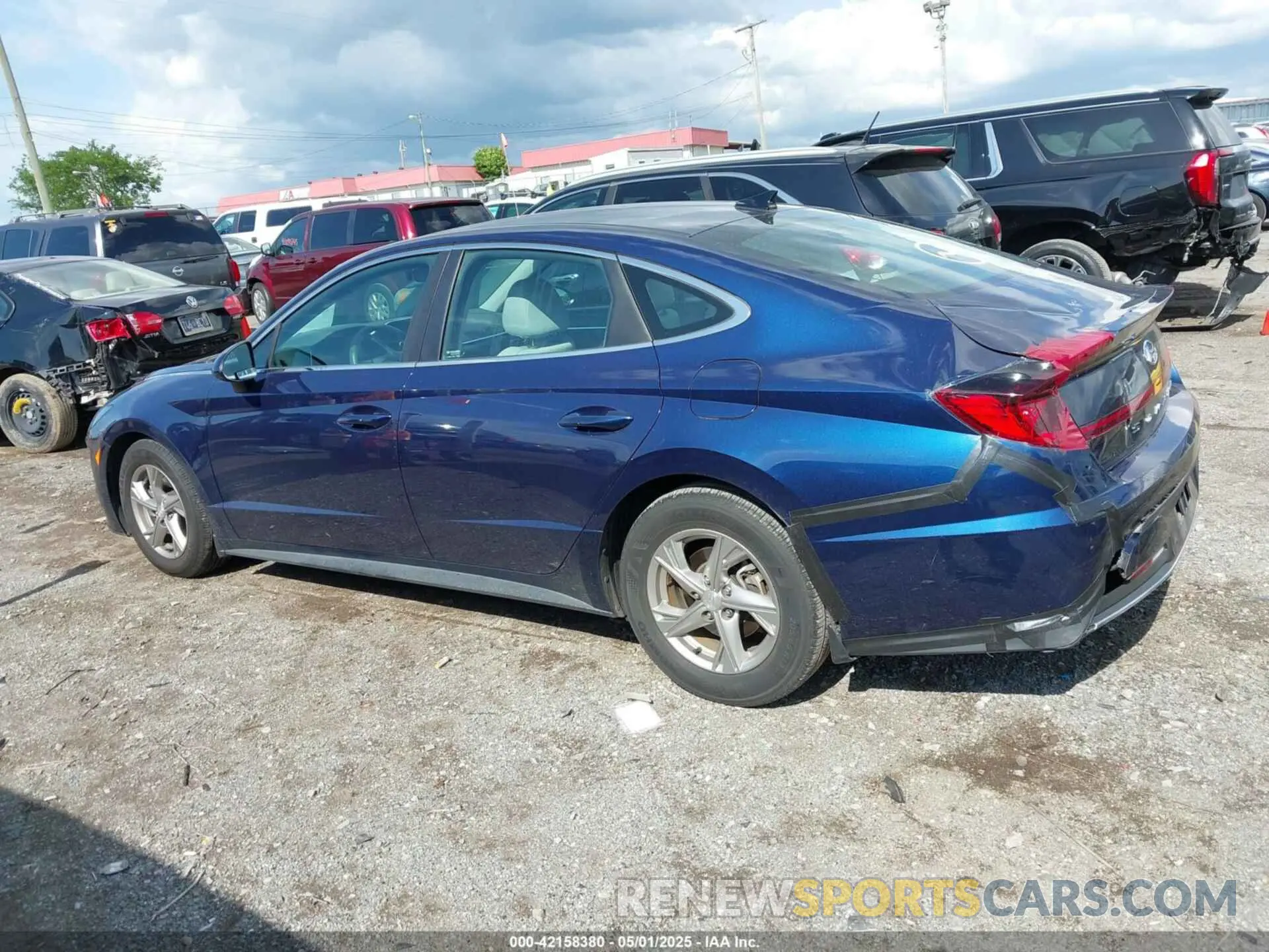14 Photograph of a damaged car 5NPEG4JA6MH095057 HYUNDAI SONATA 2021