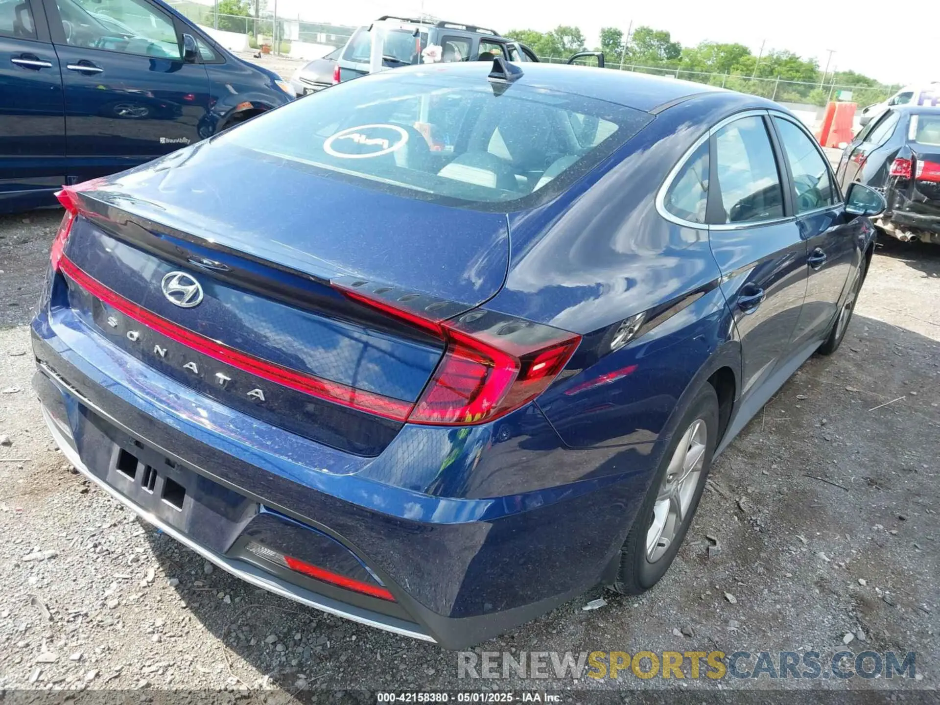 4 Photograph of a damaged car 5NPEG4JA6MH095057 HYUNDAI SONATA 2021