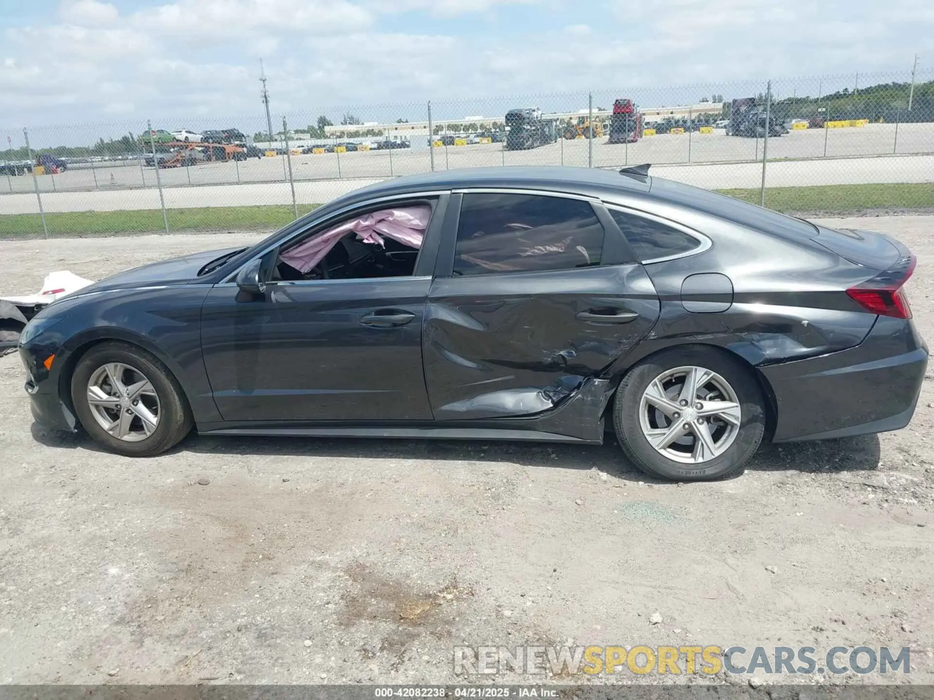 14 Photograph of a damaged car 5NPEG4JA6MH105036 HYUNDAI SONATA 2021
