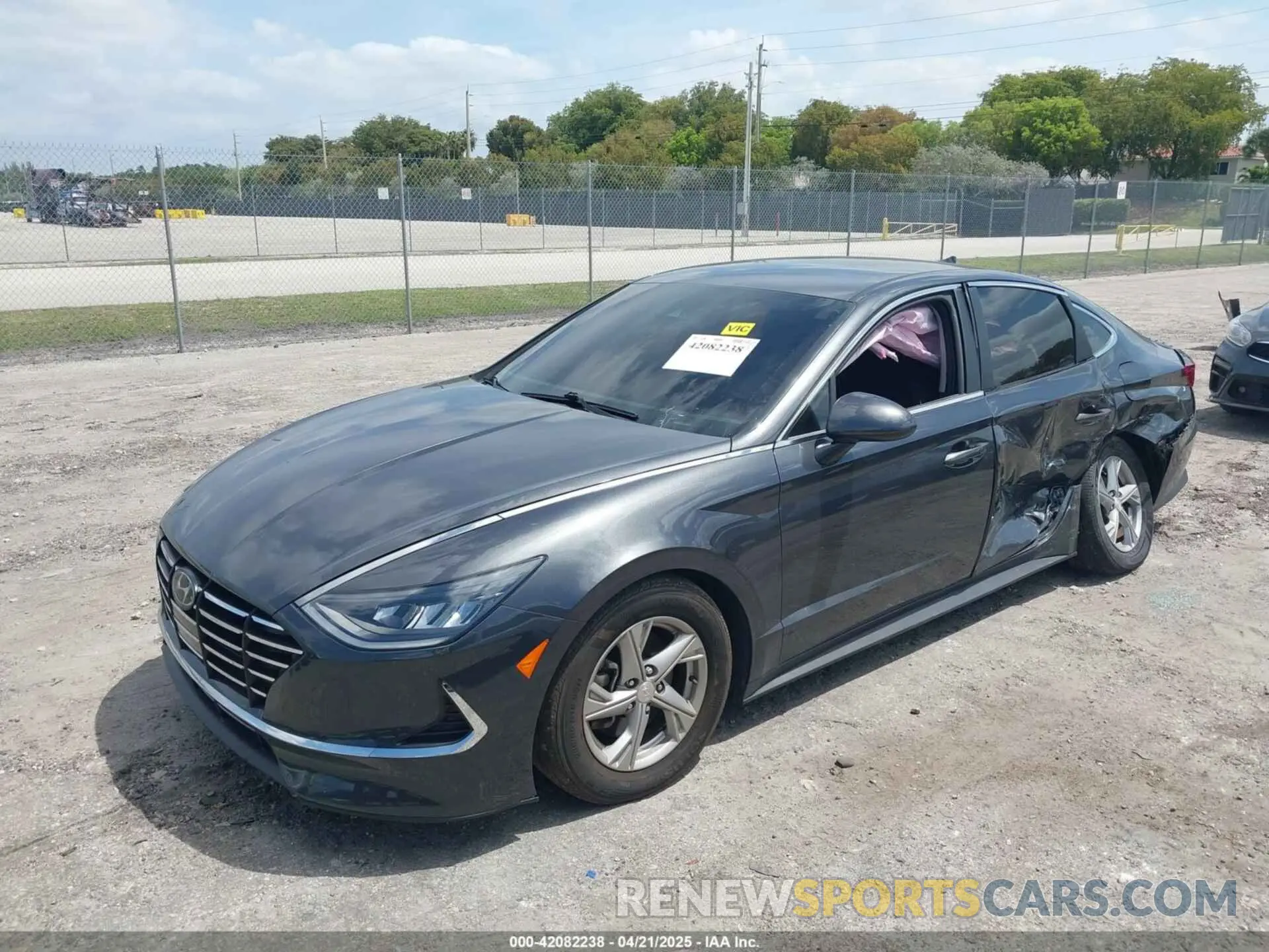 2 Photograph of a damaged car 5NPEG4JA6MH105036 HYUNDAI SONATA 2021