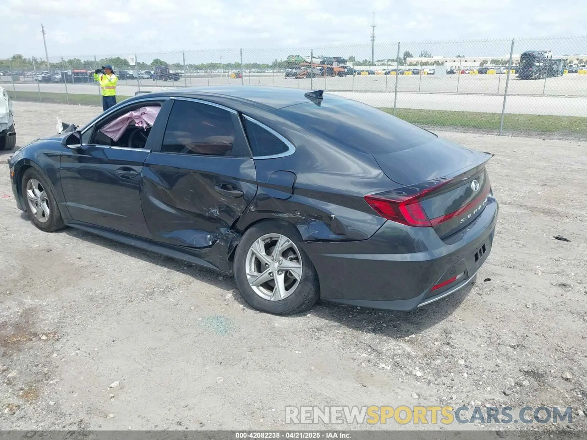 3 Photograph of a damaged car 5NPEG4JA6MH105036 HYUNDAI SONATA 2021