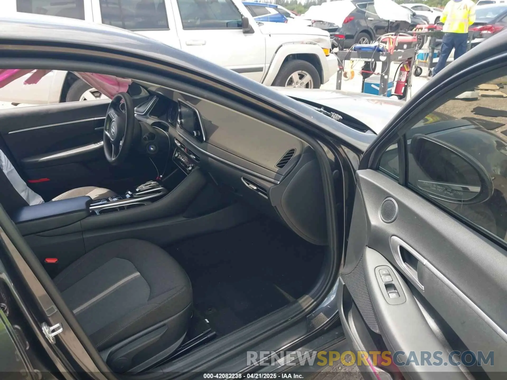 5 Photograph of a damaged car 5NPEG4JA6MH105036 HYUNDAI SONATA 2021
