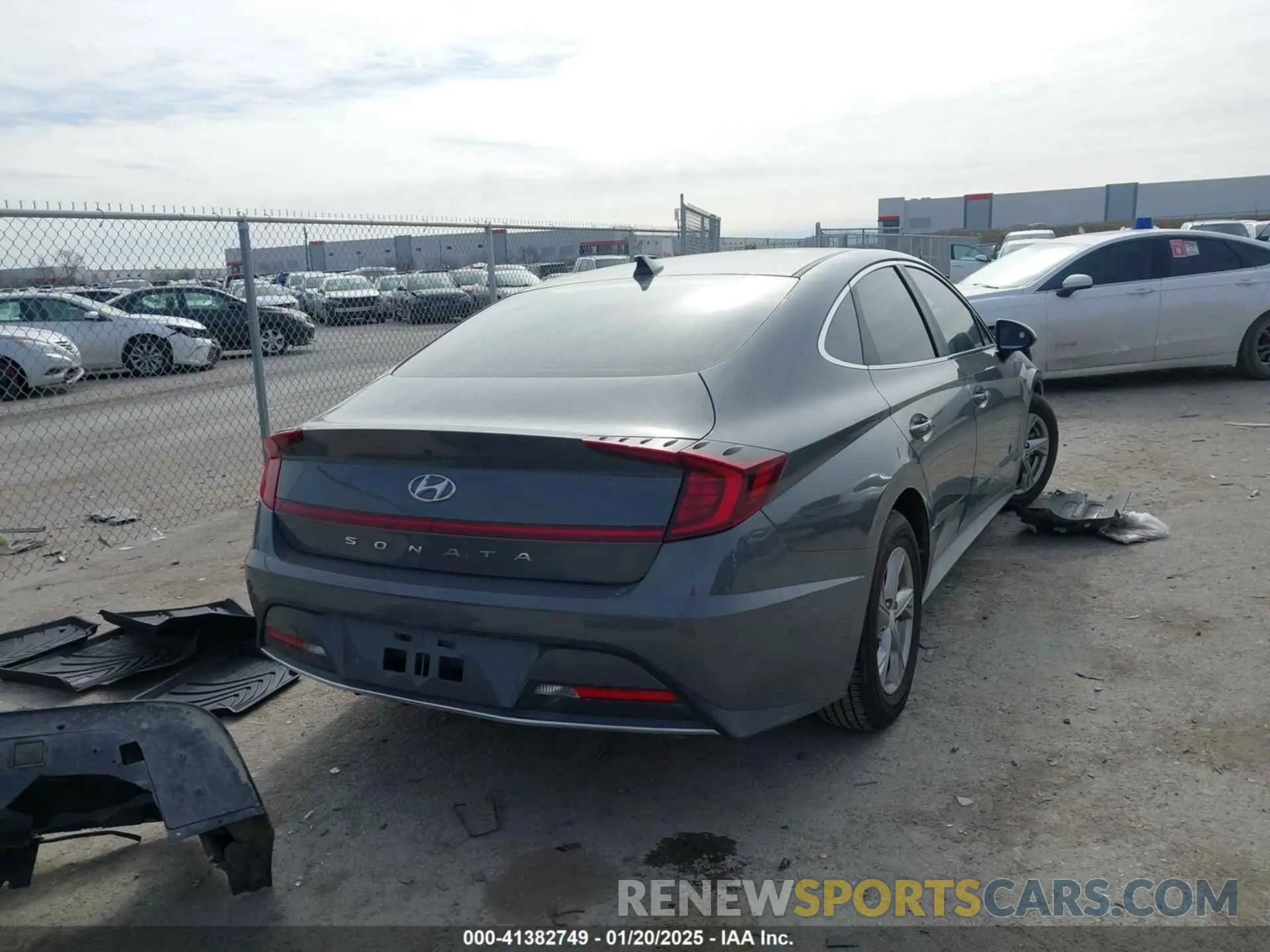 4 Photograph of a damaged car 5NPEG4JA6MH116523 HYUNDAI SONATA 2021