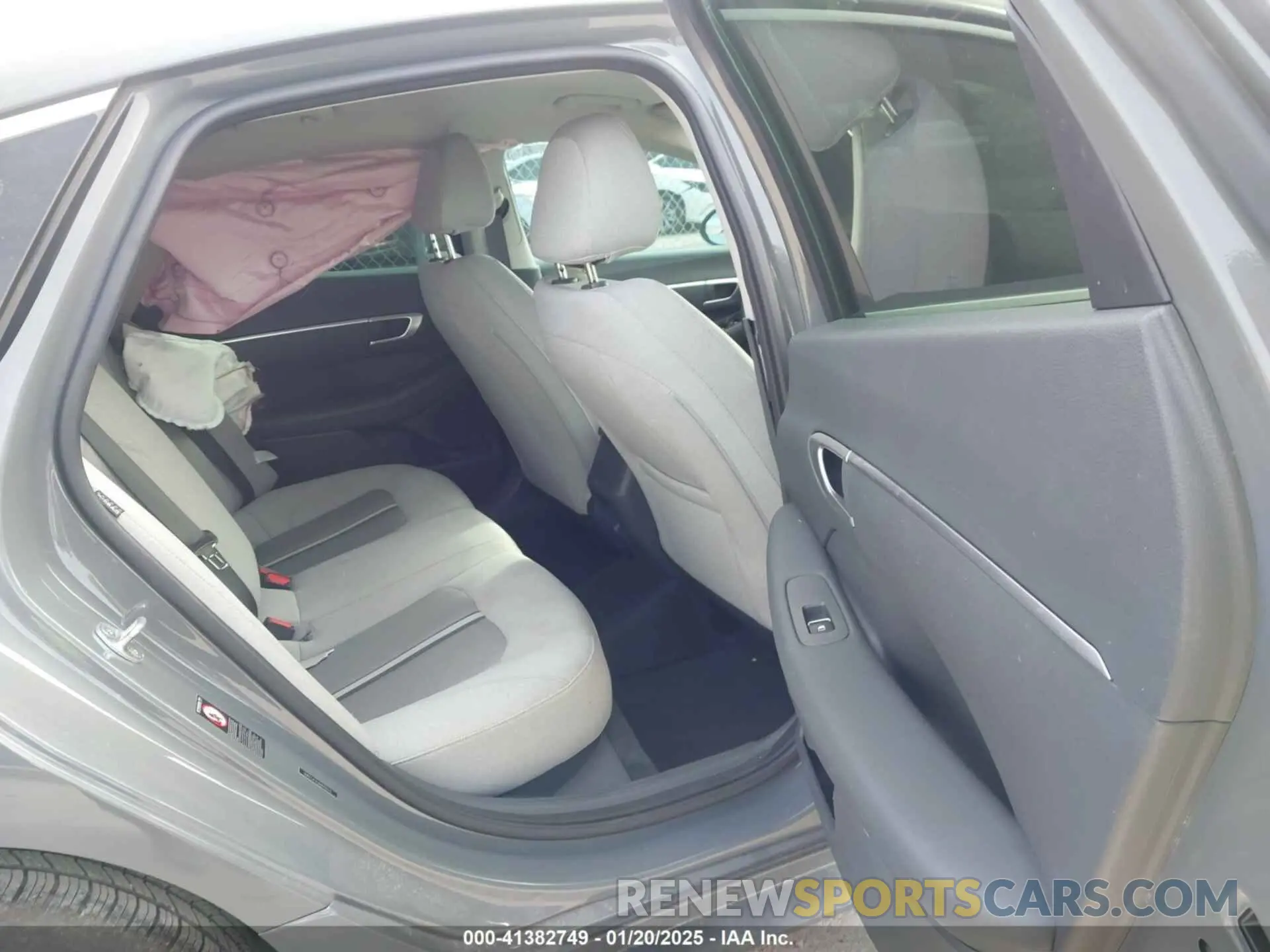 8 Photograph of a damaged car 5NPEG4JA6MH116523 HYUNDAI SONATA 2021