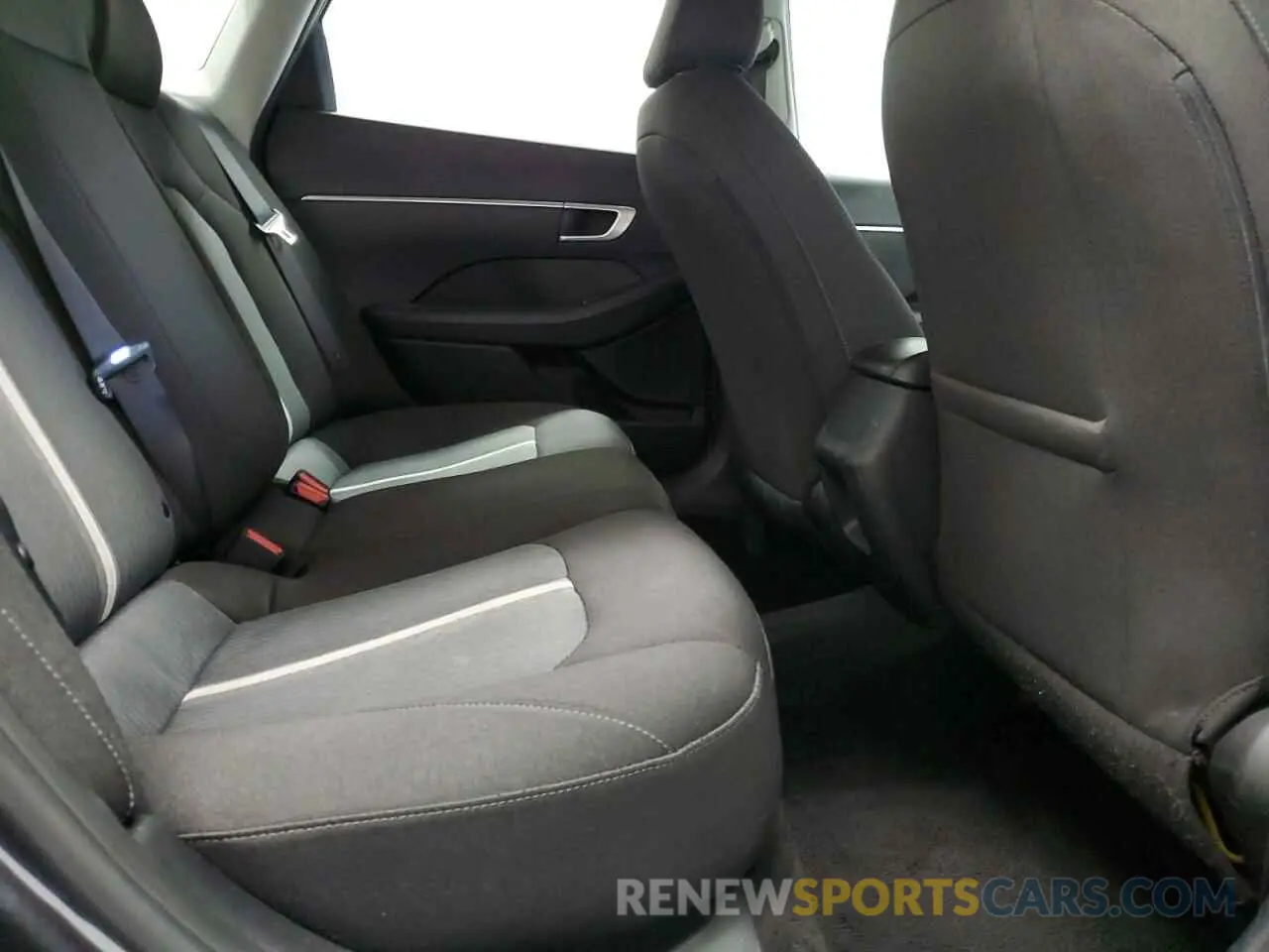 10 Photograph of a damaged car 5NPEG4JA6MH116912 HYUNDAI SONATA 2021