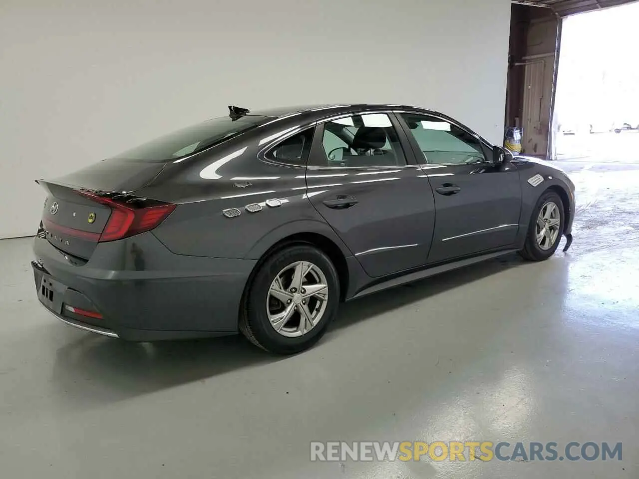 3 Photograph of a damaged car 5NPEG4JA6MH116912 HYUNDAI SONATA 2021