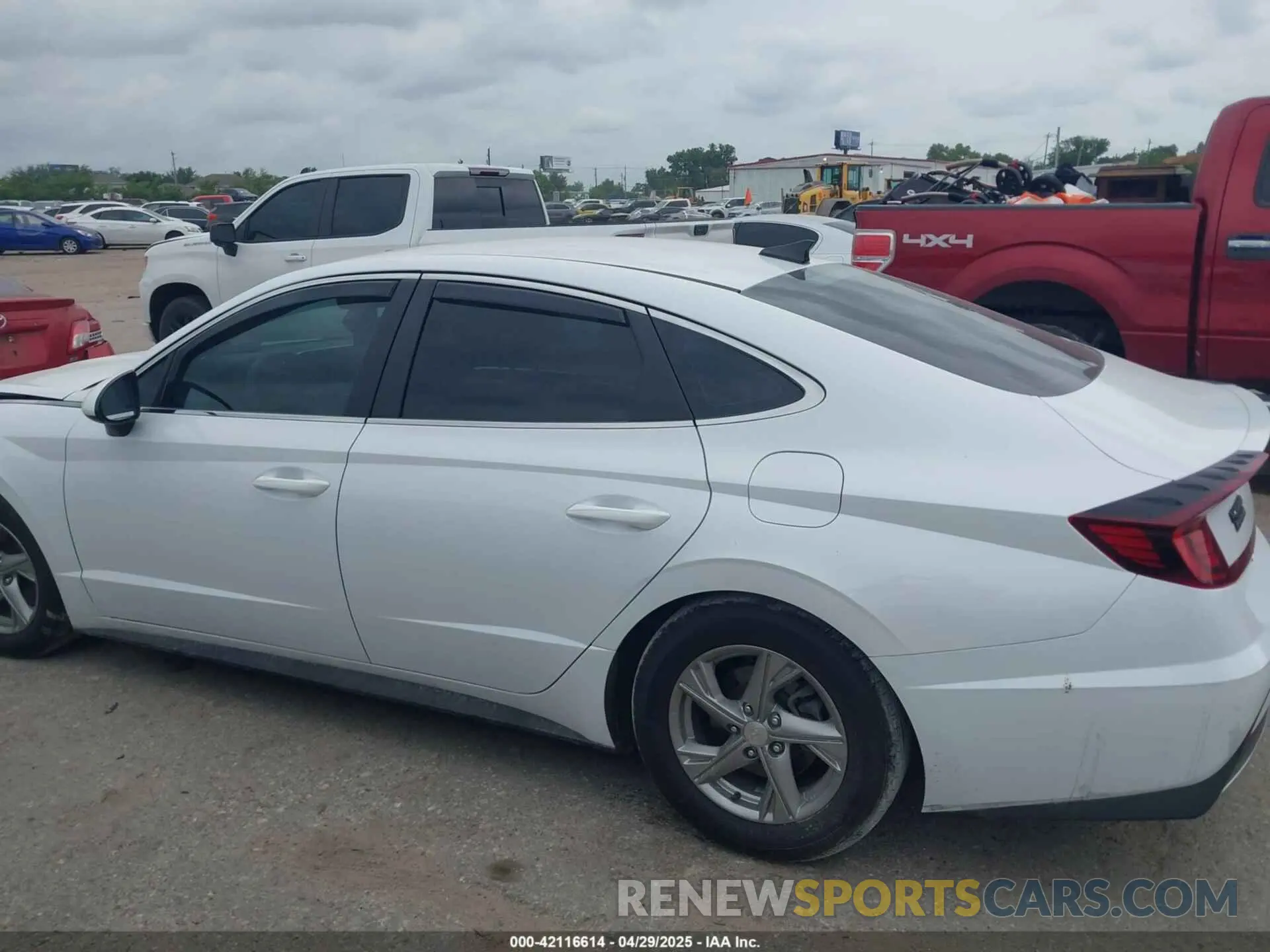 13 Photograph of a damaged car 5NPEG4JA6MH131152 HYUNDAI SONATA 2021