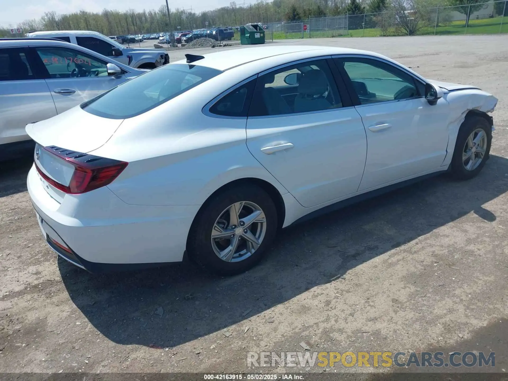 4 Photograph of a damaged car 5NPEG4JA7MH085489 HYUNDAI SONATA 2021