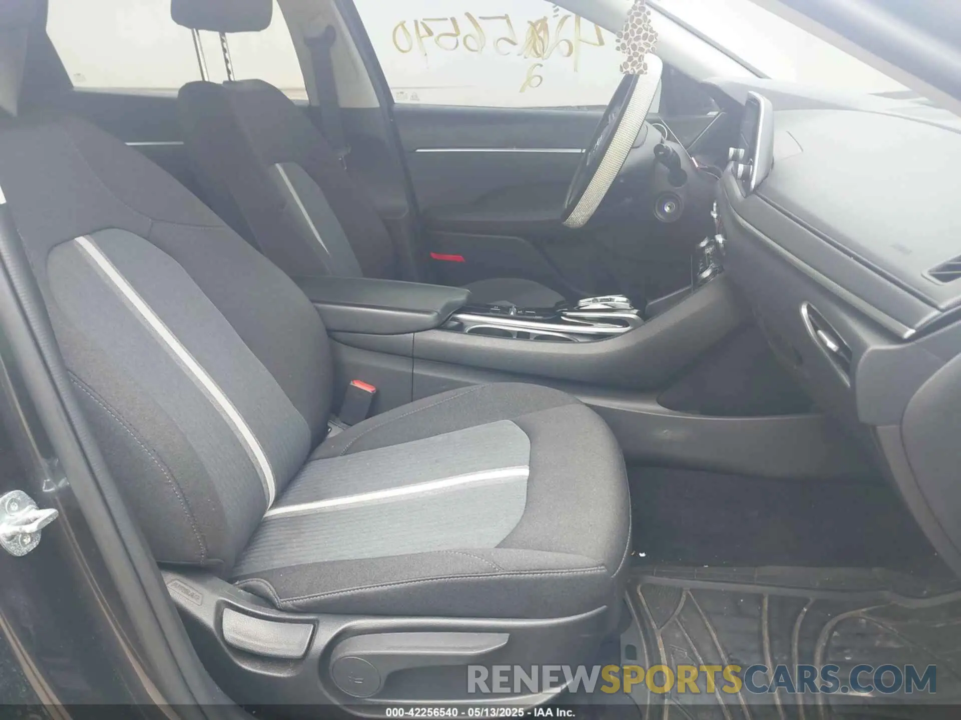 5 Photograph of a damaged car 5NPEG4JA7MH116370 HYUNDAI SONATA 2021