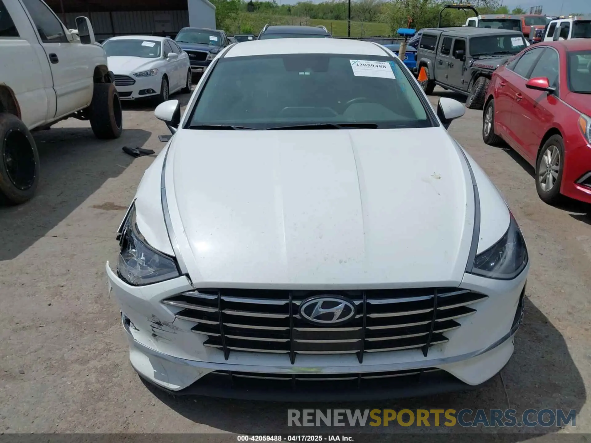 12 Photograph of a damaged car 5NPEG4JA7MH129894 HYUNDAI SONATA 2021