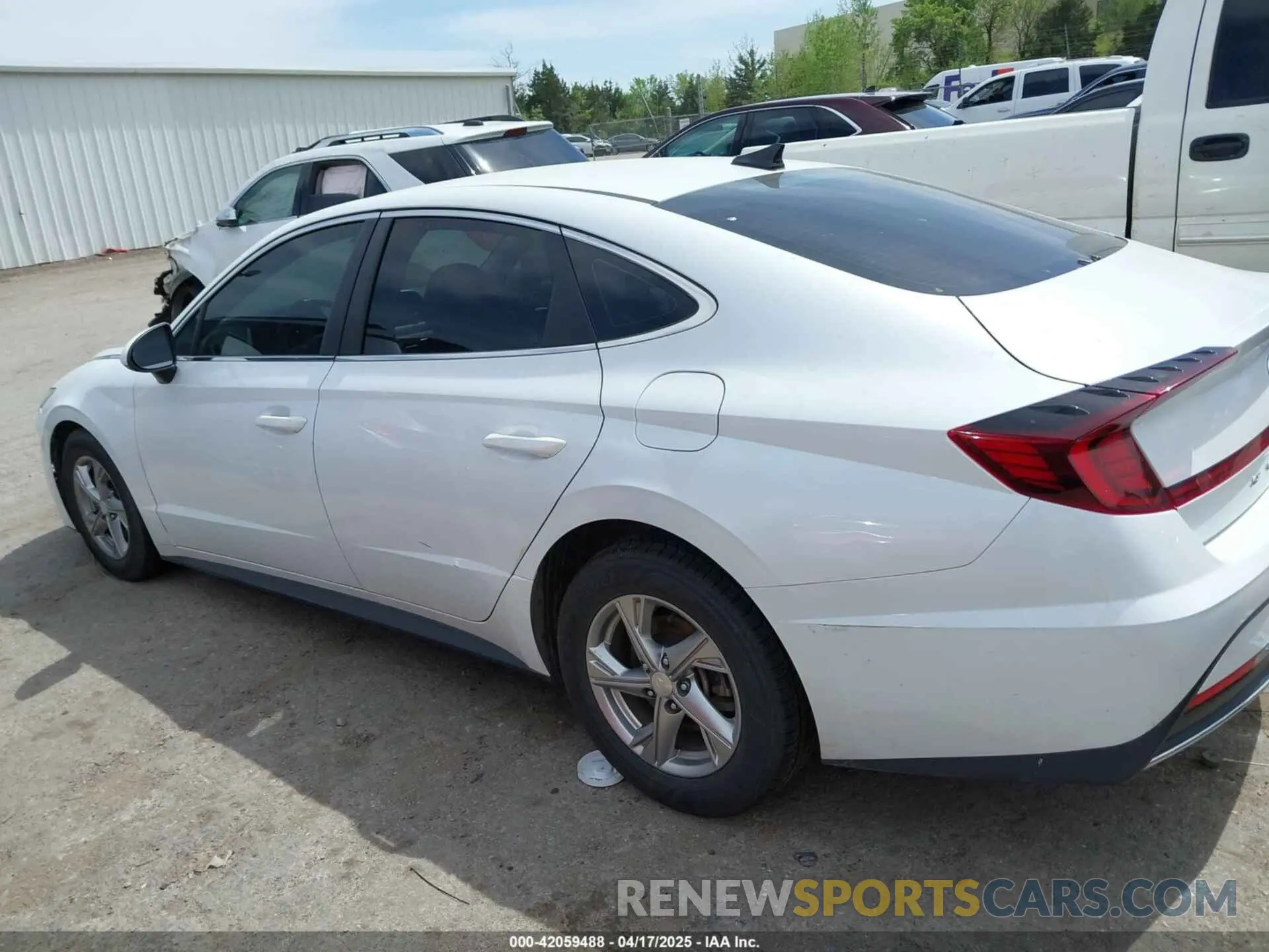 14 Photograph of a damaged car 5NPEG4JA7MH129894 HYUNDAI SONATA 2021