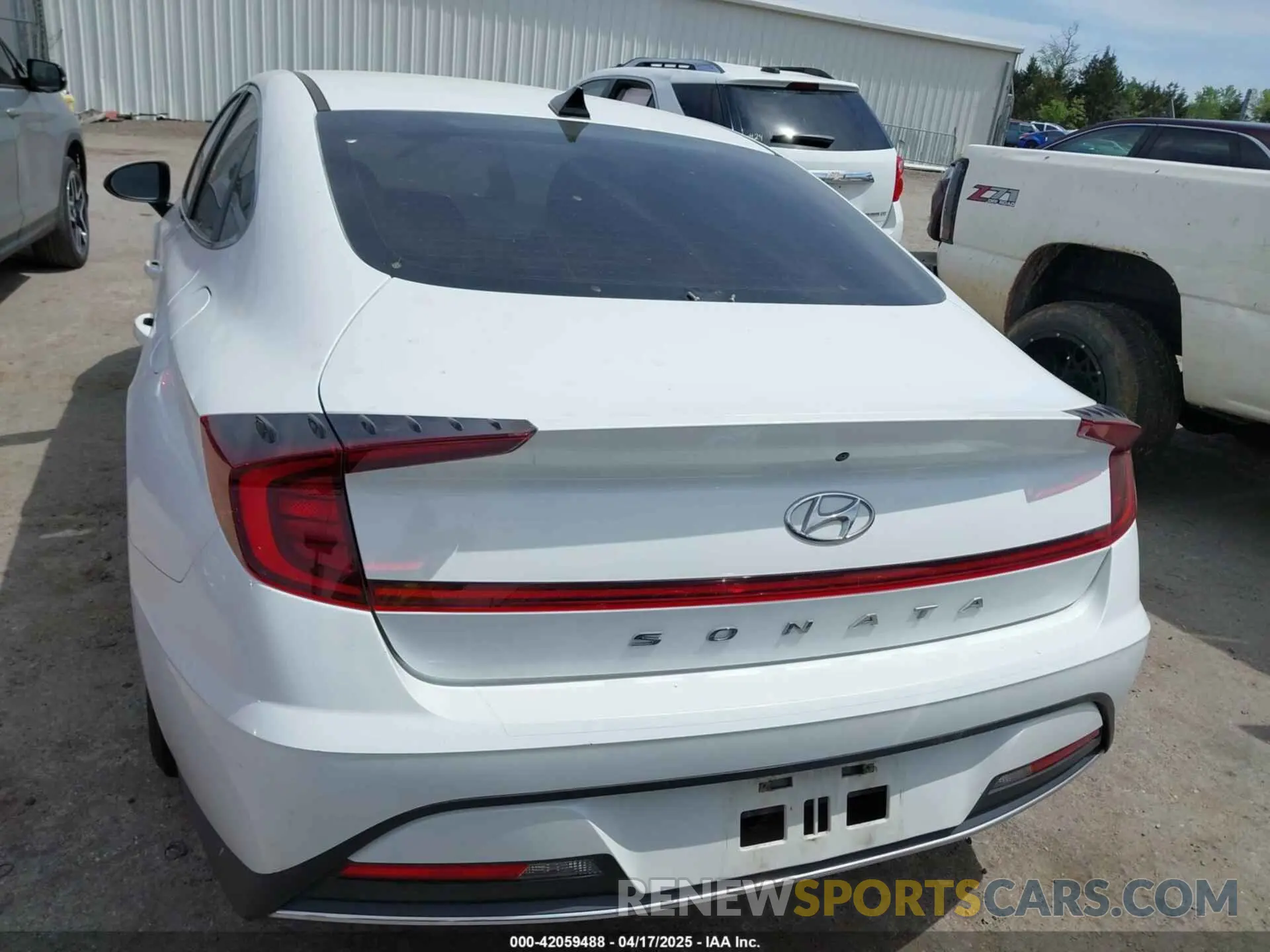 16 Photograph of a damaged car 5NPEG4JA7MH129894 HYUNDAI SONATA 2021