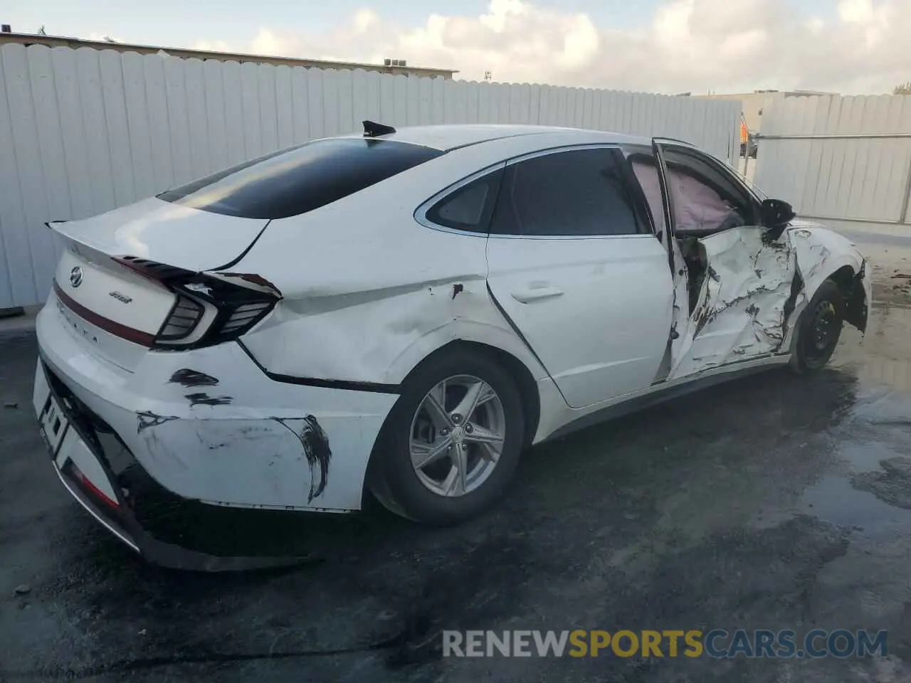 3 Photograph of a damaged car 5NPEG4JA8MH073707 HYUNDAI SONATA 2021