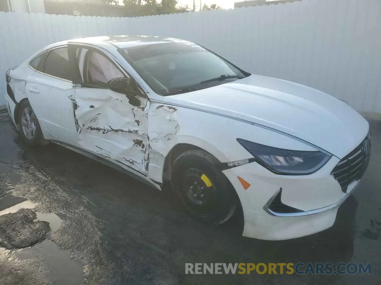 4 Photograph of a damaged car 5NPEG4JA8MH073707 HYUNDAI SONATA 2021