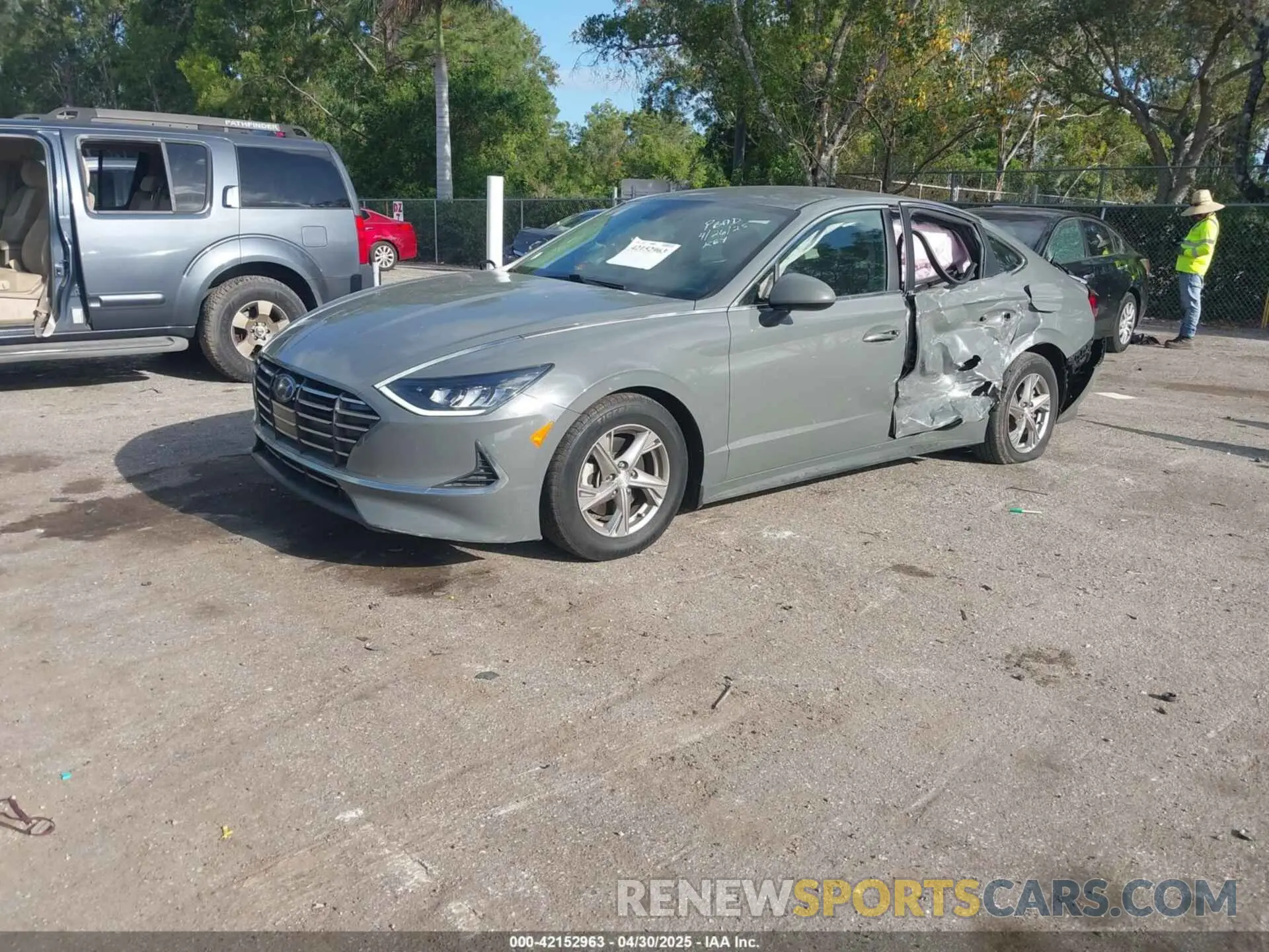 2 Photograph of a damaged car 5NPEG4JA8MH121593 HYUNDAI SONATA 2021