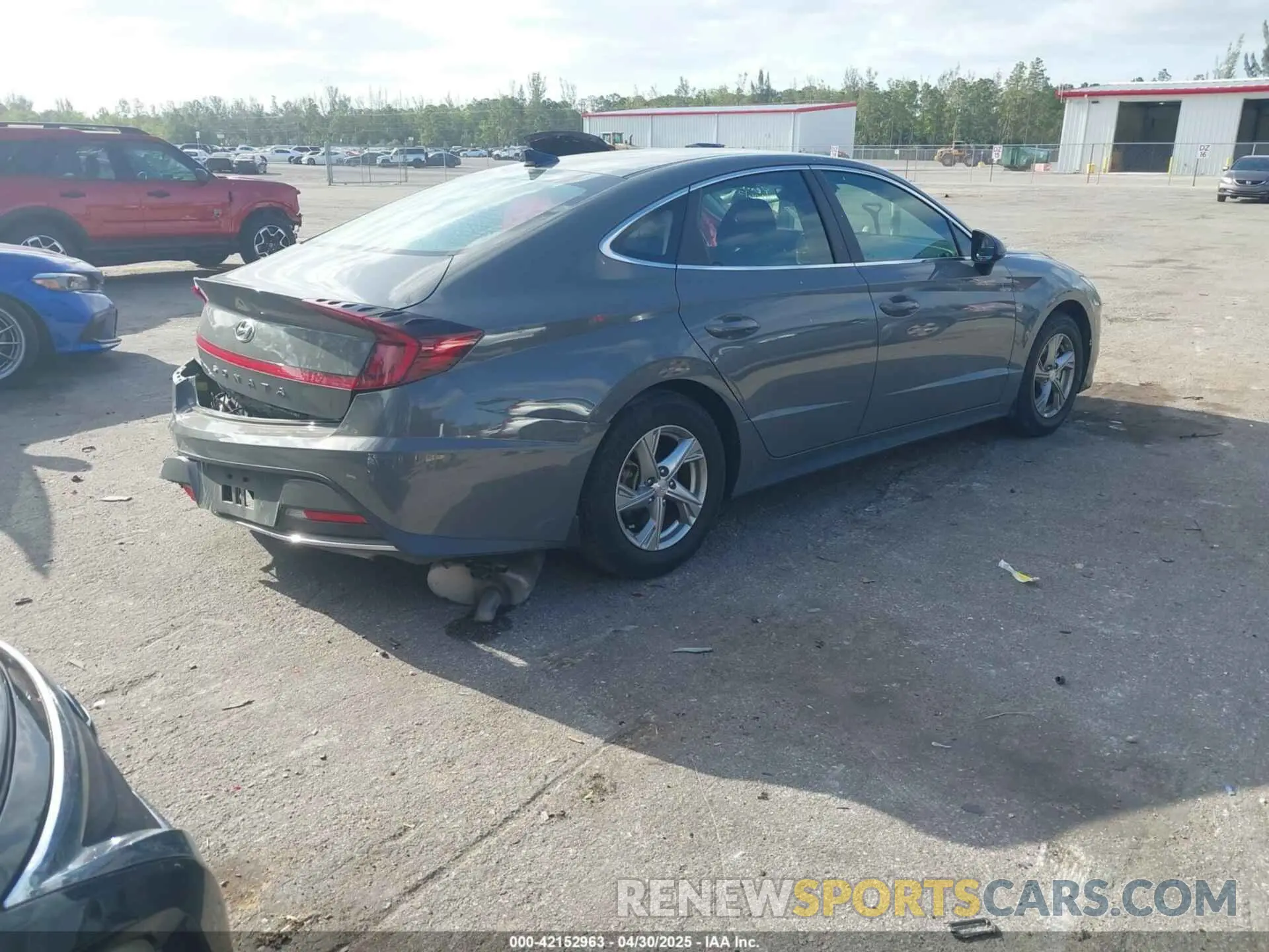 4 Photograph of a damaged car 5NPEG4JA8MH121593 HYUNDAI SONATA 2021