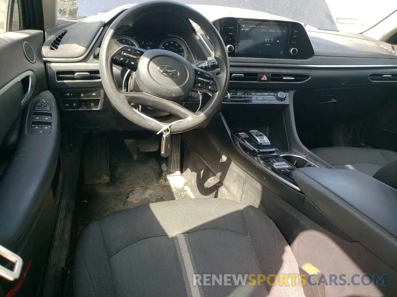 8 Photograph of a damaged car 5NPEG4JA9MH070931 HYUNDAI SONATA 2021