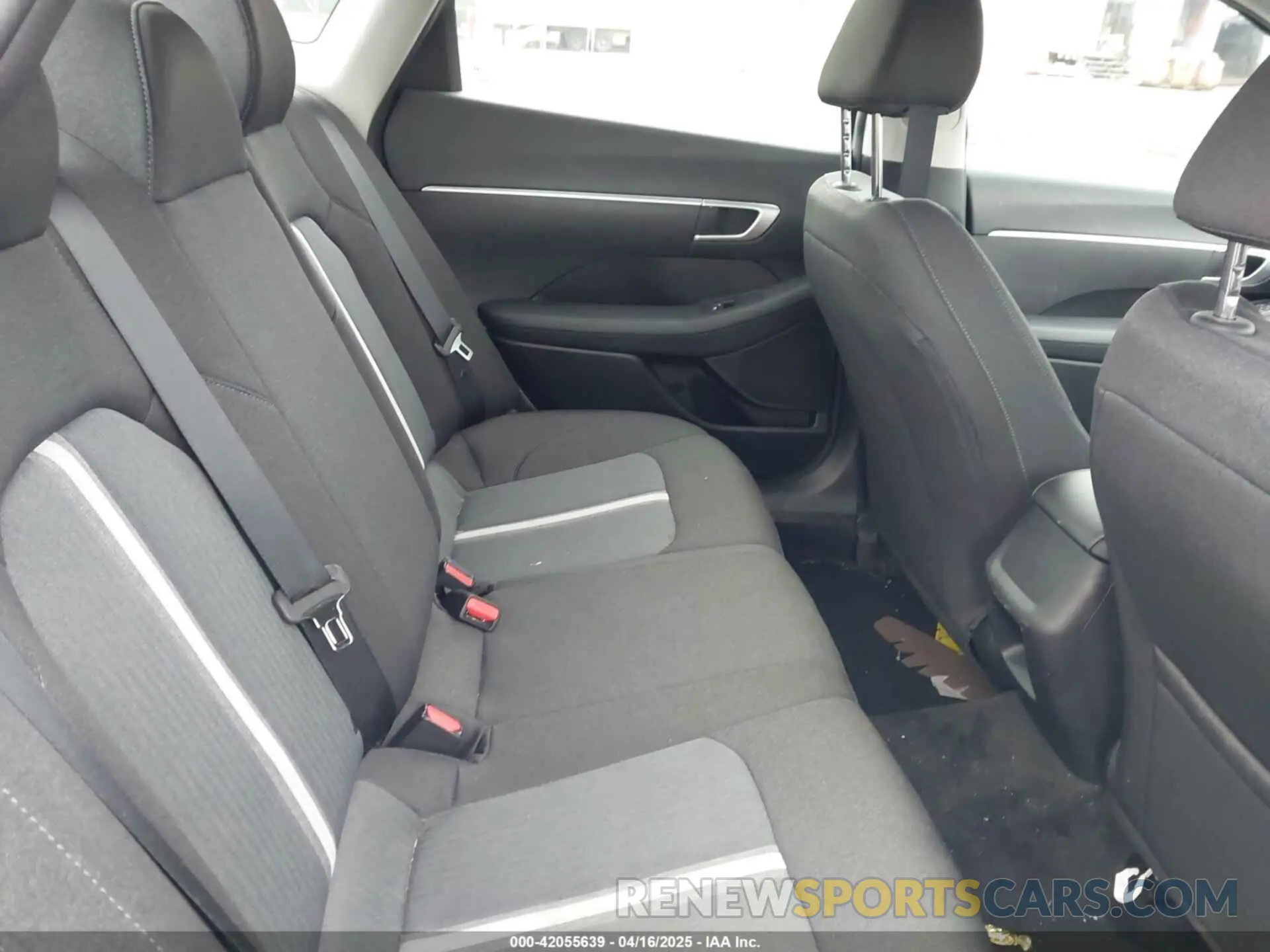 8 Photograph of a damaged car 5NPEG4JA9MH108576 HYUNDAI SONATA 2021