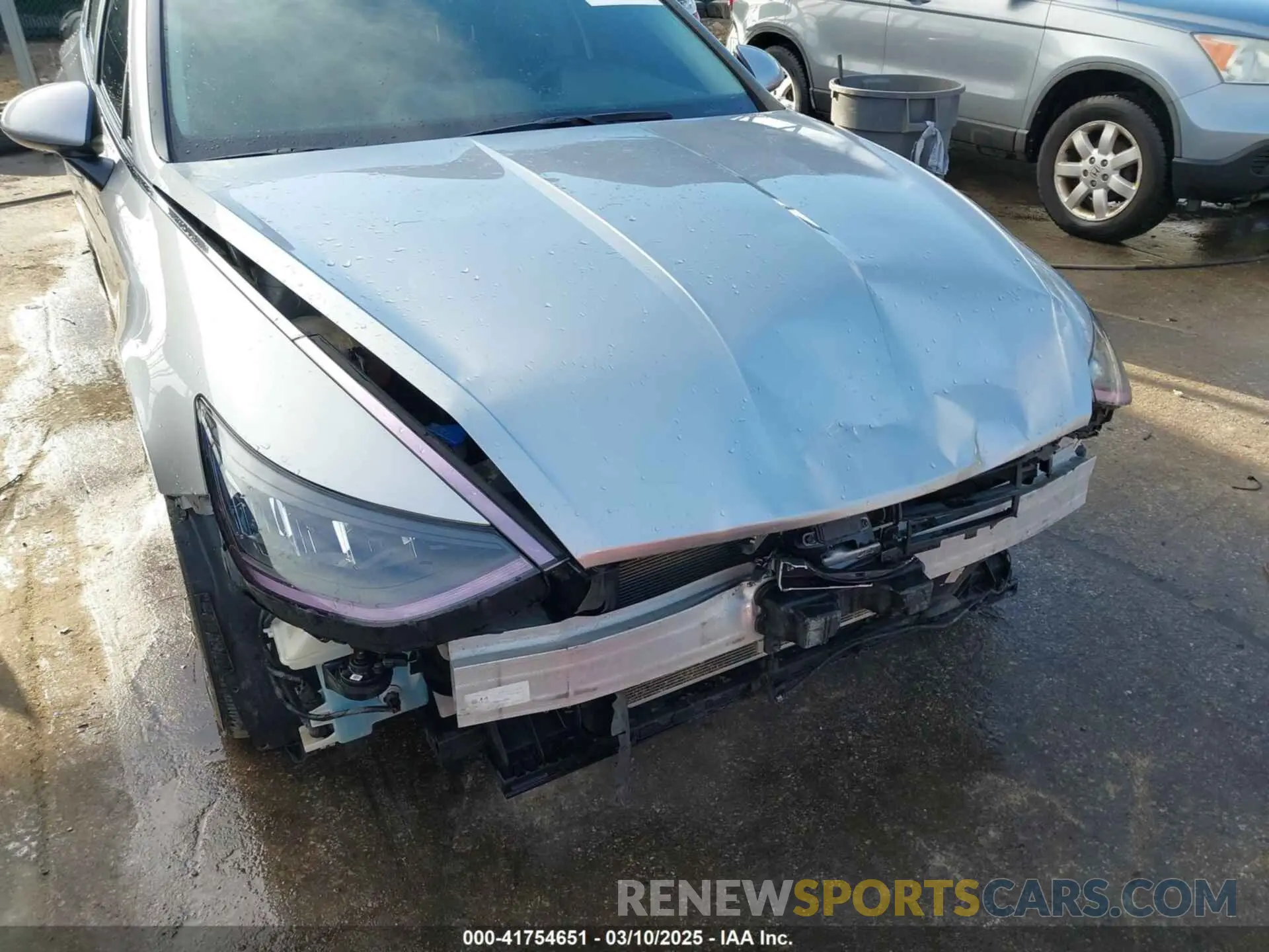 18 Photograph of a damaged car 5NPEG4JA9MH126463 HYUNDAI SONATA 2021